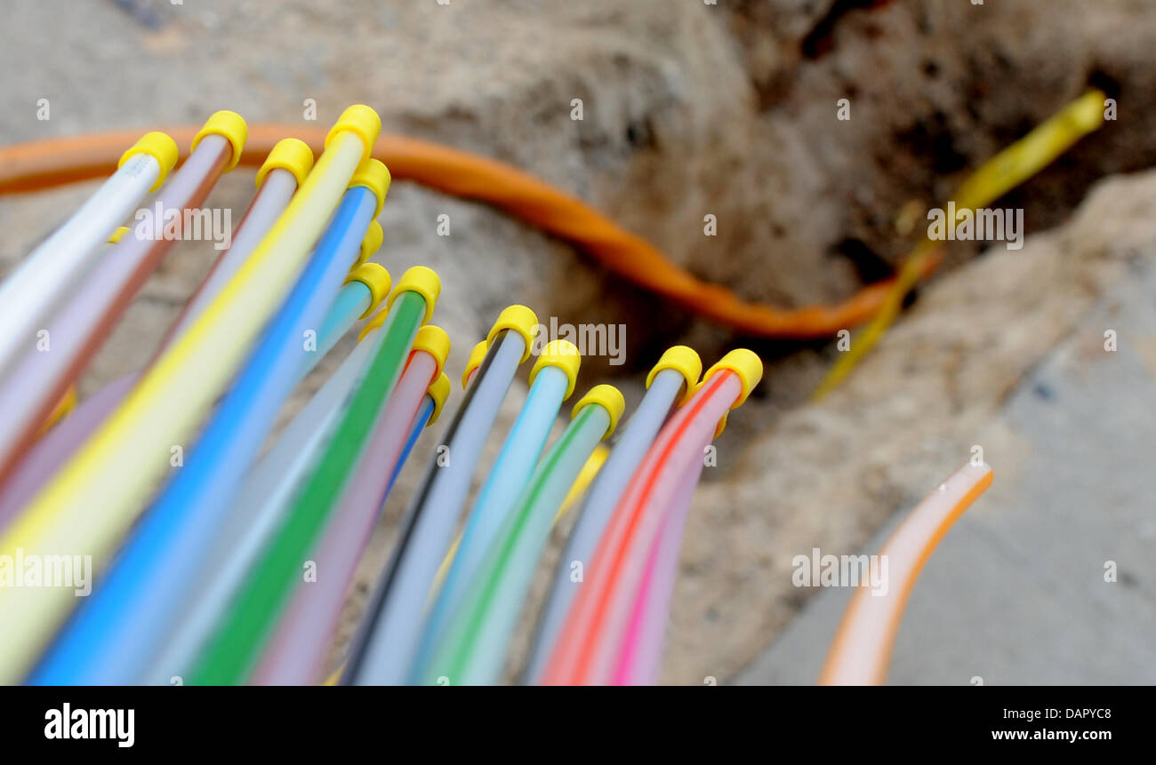 Fibre optic cables hires stock photography and images Alamy