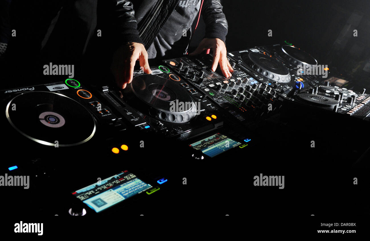 French house dj and music producer David Guetta djs at the event 'Ibiza to Berlin' at the Spindler & Klatt club in Berlin, Germany, 06 September 2011. The label Beats by Dr. Dre Headphone held a launch party for new headphones. Photo: Jens Kalaene Stock Photo