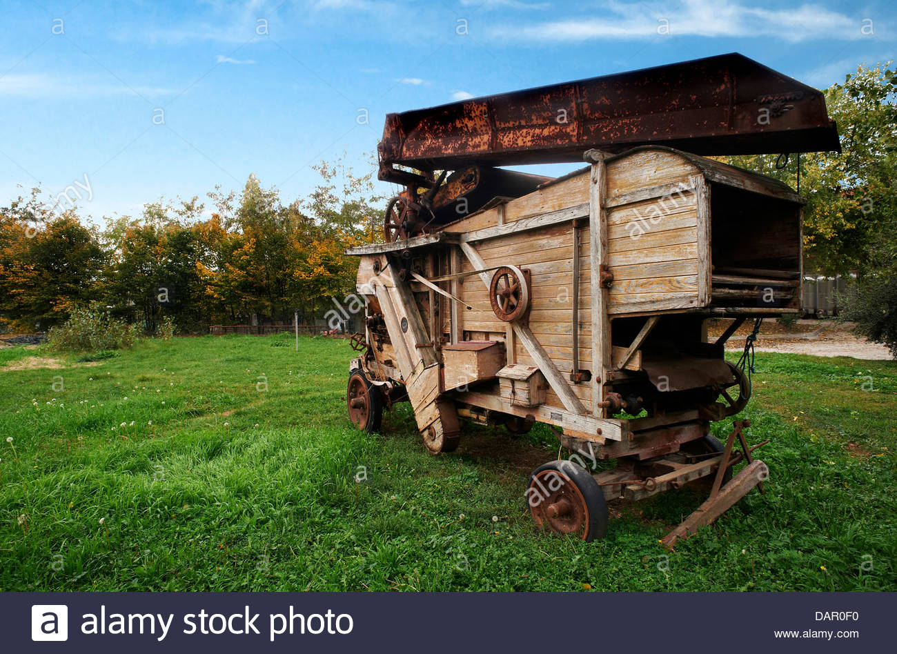 Old Thresher Stock Photos & Old Thresher Stock Images Alamy