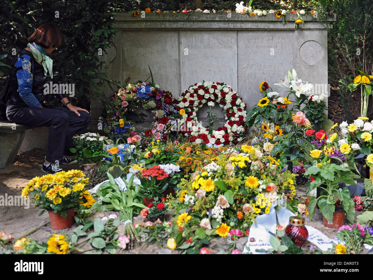 Flowers and floral wreaths lie on the grave of German comedian Vicco von Buelow aka Loriot in Berlin, Germany, 6 September 2011. At the moment, Loriot is the only one to have a grave designed for three to himself. The graveyard on Heerstrasse has about 50 honorary grave sites that are frequently visited by tourists. Photo: Britta Pedersen Stock Photo
