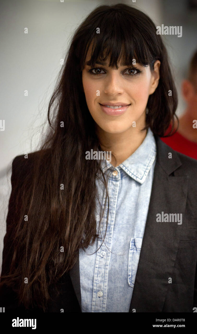 New Zealand singer Brooke Fraser smiles at the studios of radio SAW in Magdeburg, Germany, 07 September 2011. Brooke presented the song 'Something in the Water'. Foto: Jens Wolf dpa/lah Stock Photo
