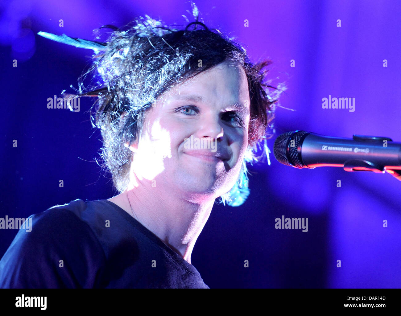 Finnish singer Lauri Ylonen, also known as the lead singer of the Finnish band 'The Rasmus' performs on stage at the Kesselhaus concert venue during the Berlin Music Week - 'Your voice against poverty' in Berlin, Germany, 7 September 2011. Musicians from around the world are showcaing their musical talents in small, off-stage performances. Photo: Britta Pedersen Stock Photo