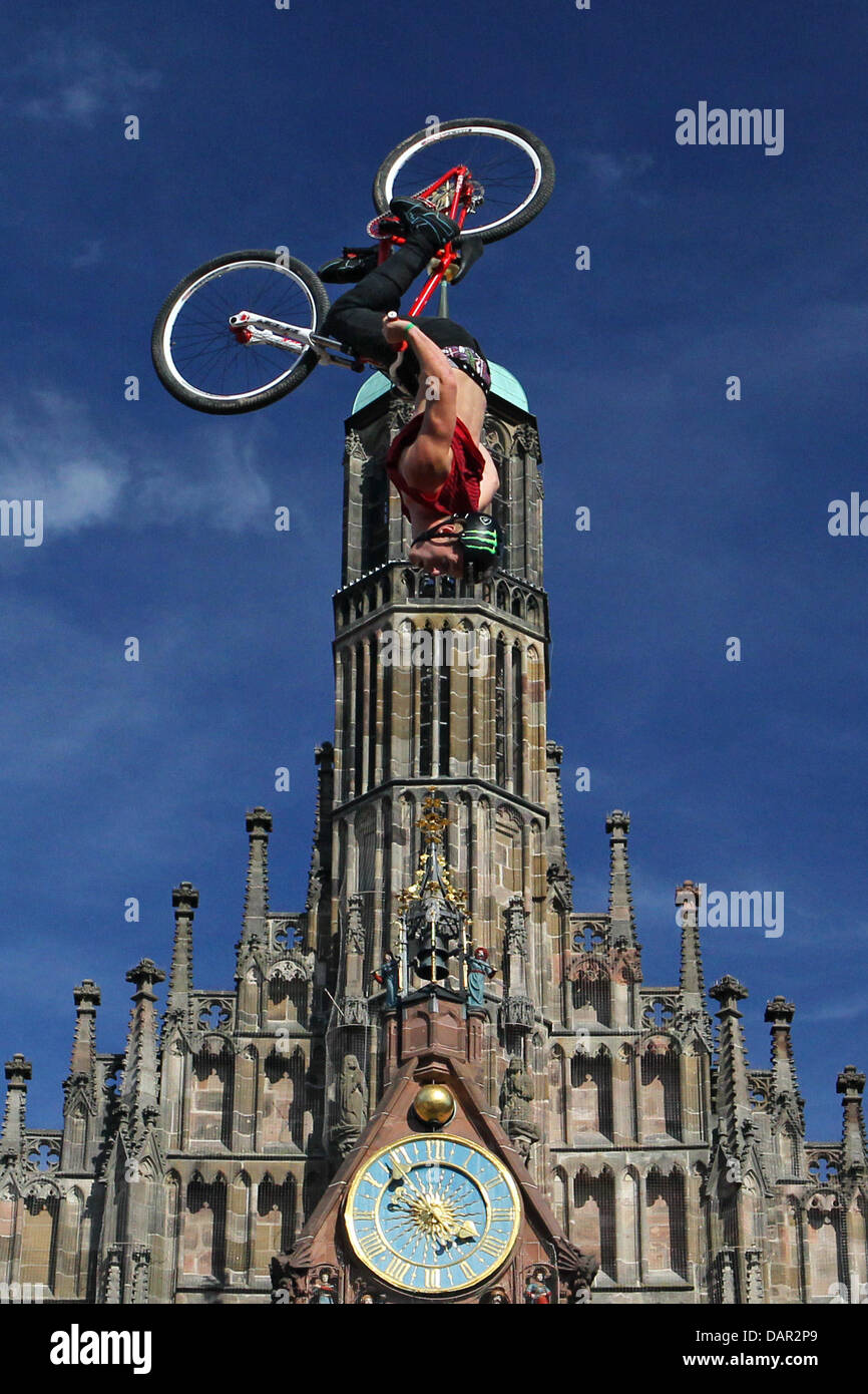 British Professional Freerider Sam Pilgrim Jumps His Bike In Front Stock Photo Alamy British Professional Freerider Sam Pilgrim Jumps His Bike In Front Stock Photo Alamy