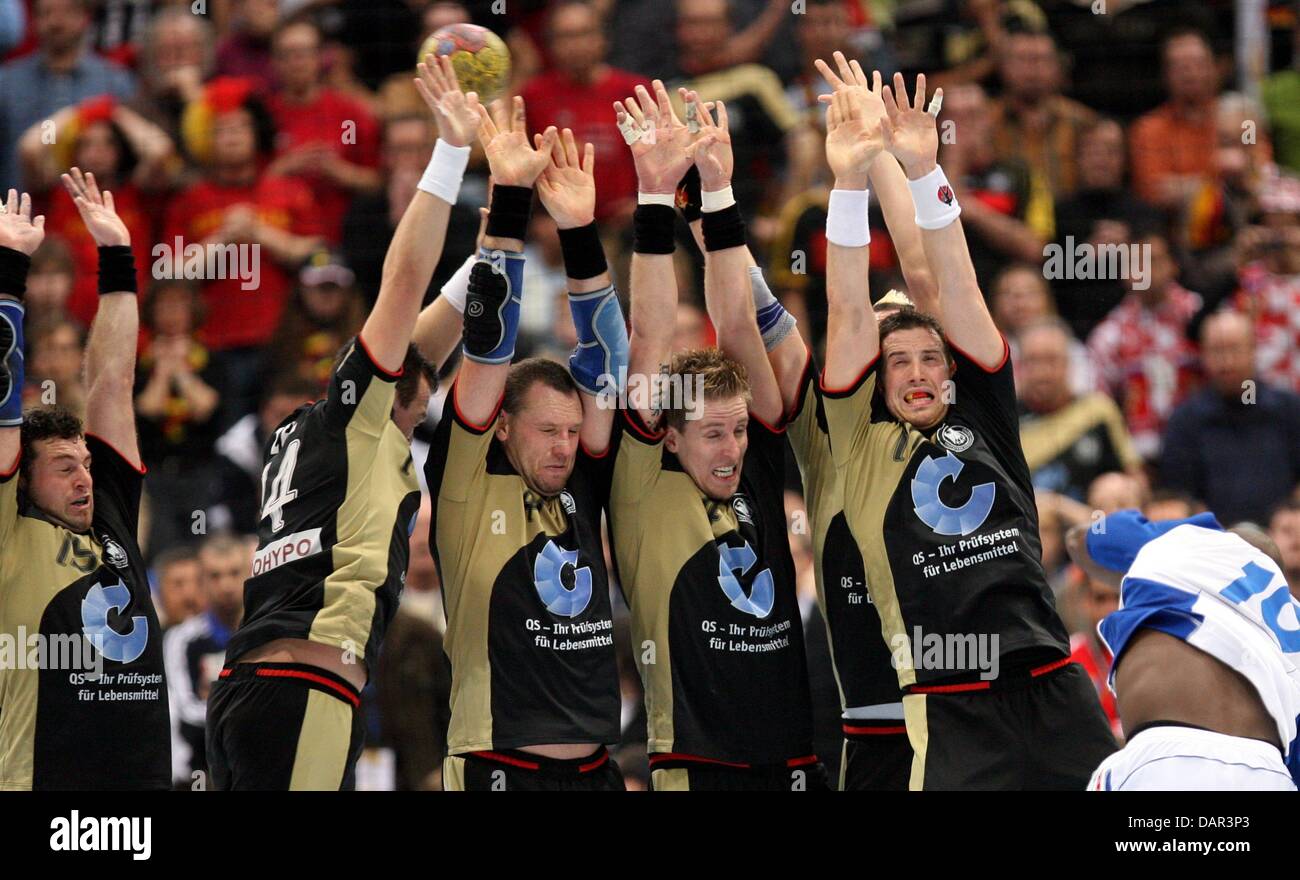 Germany's defence tries to block a ball during the 2007 Handball World ...
