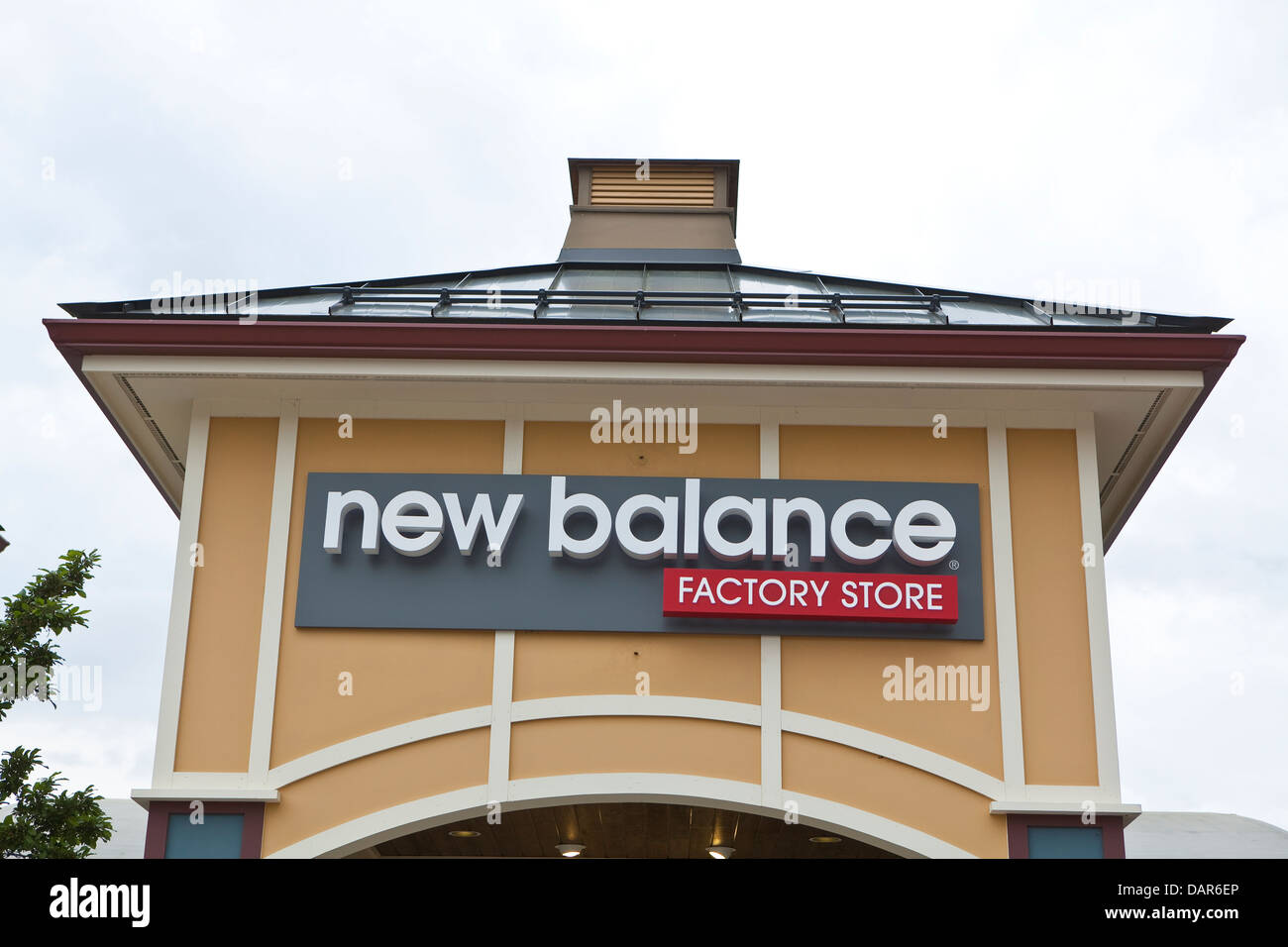 new balance in tanger outlet