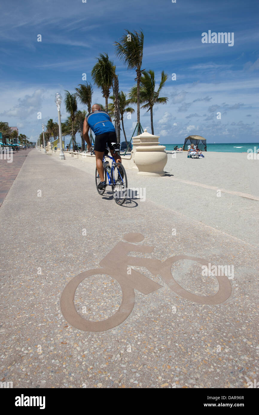 BICYCLE SIGN BIKE PATH ON BEACHFRONT PROMENADE HOLLYWOOD BEACH FLORIDA