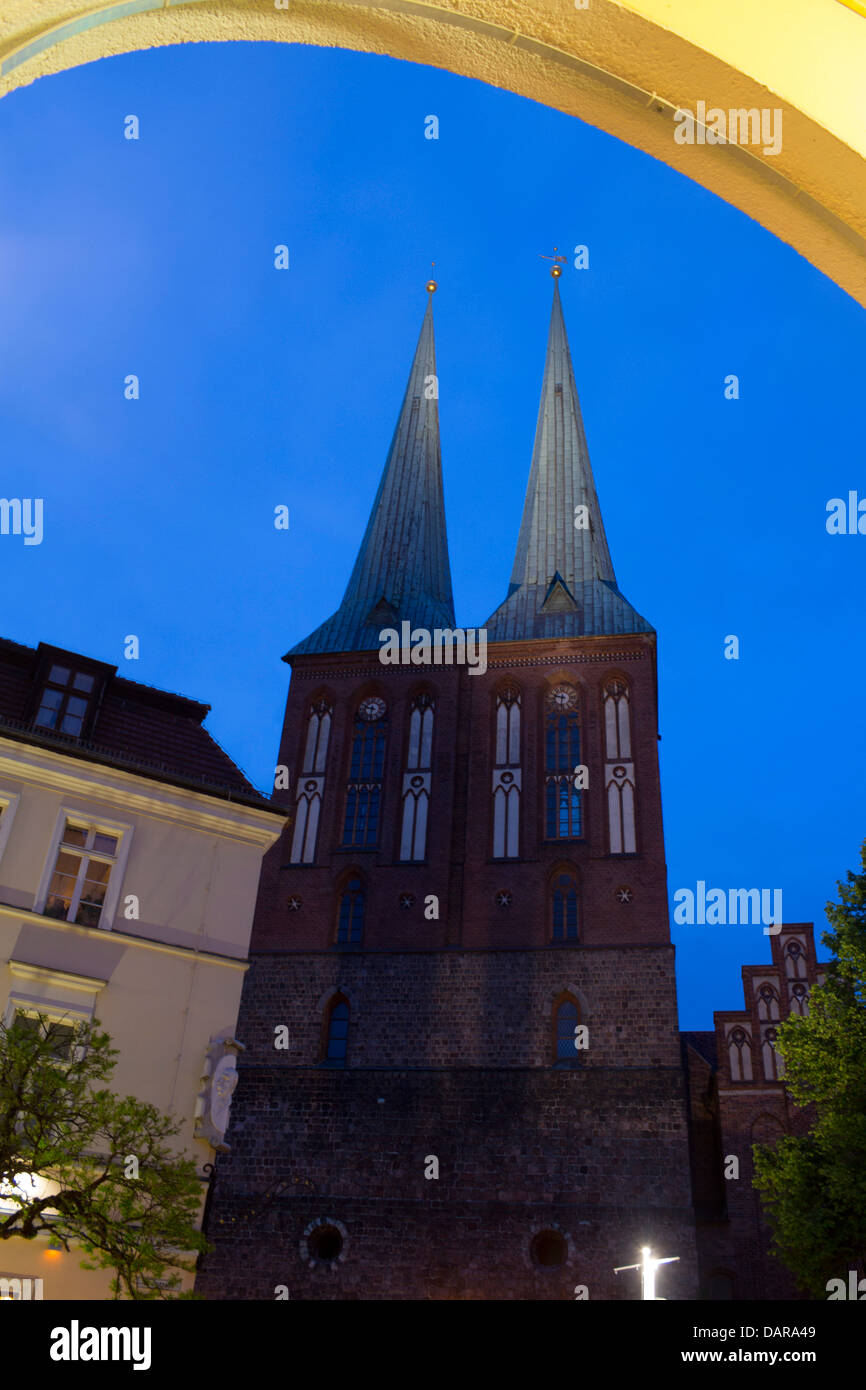 Nikolaikirche St Nicholas Church at twilight / dusk / night Nikolaiviertel Mitte Berlin Germany Stock Photo