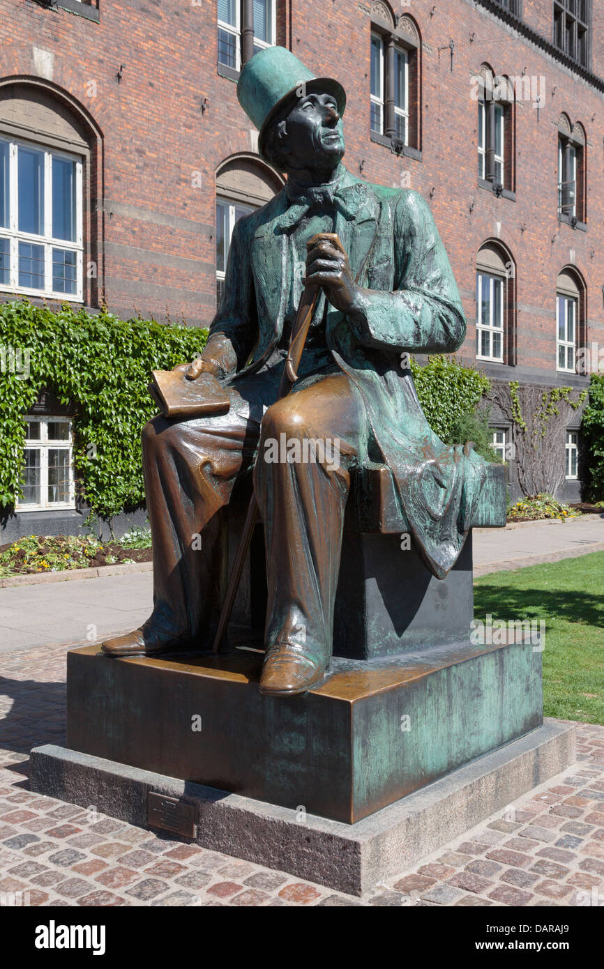Bronze statue of fairytale author Hans Christian Andersen outside City Hall Københavns Rådhus in Copenhagen, Zealand, Denmark Stock Photo