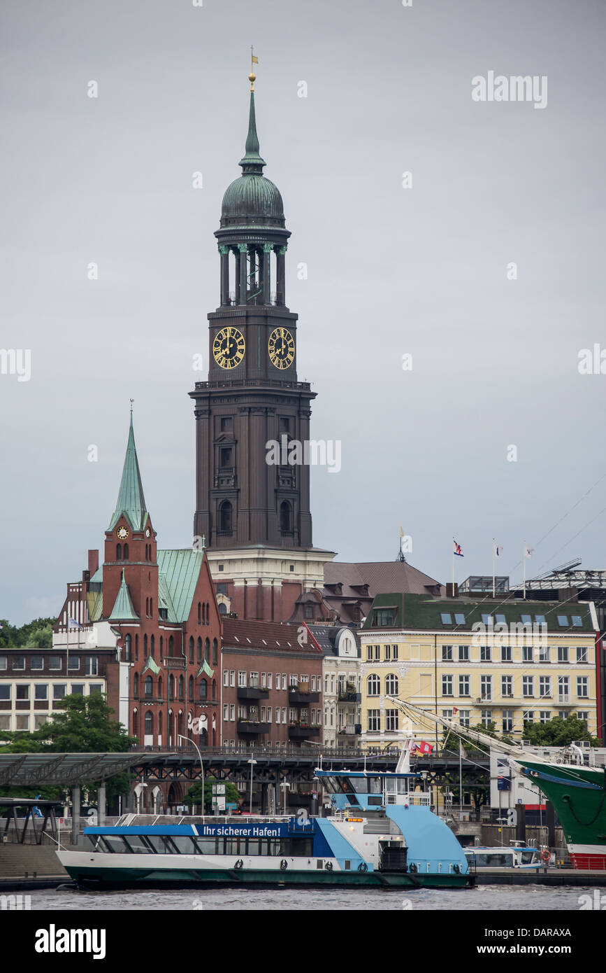 At the hamburg cathedral hi-res stock photography and images - Alamy