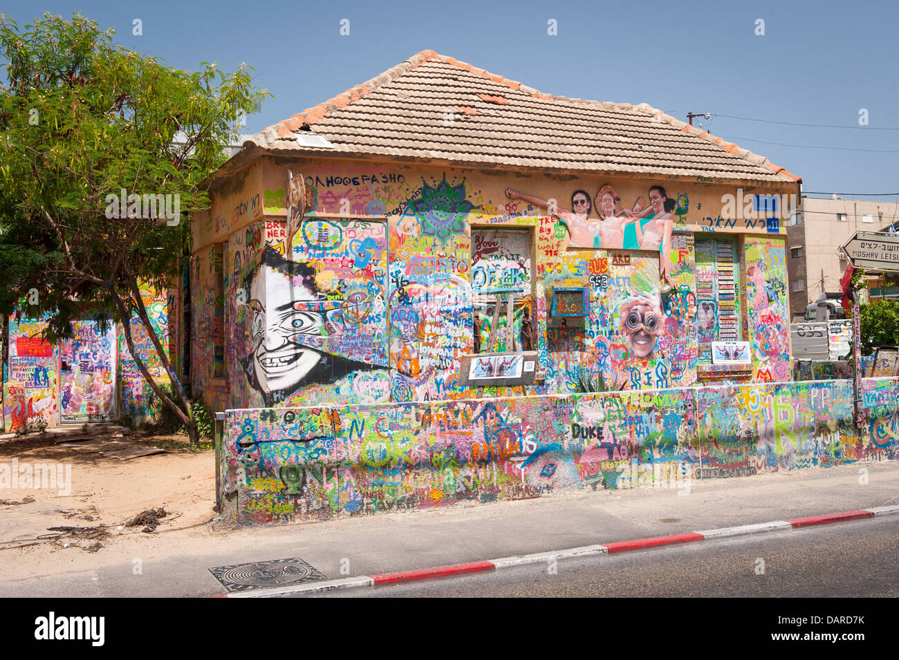 Israel Tel Aviv 11 Hayarkon Street The Graffiti Art House Stock Photo Alamy
