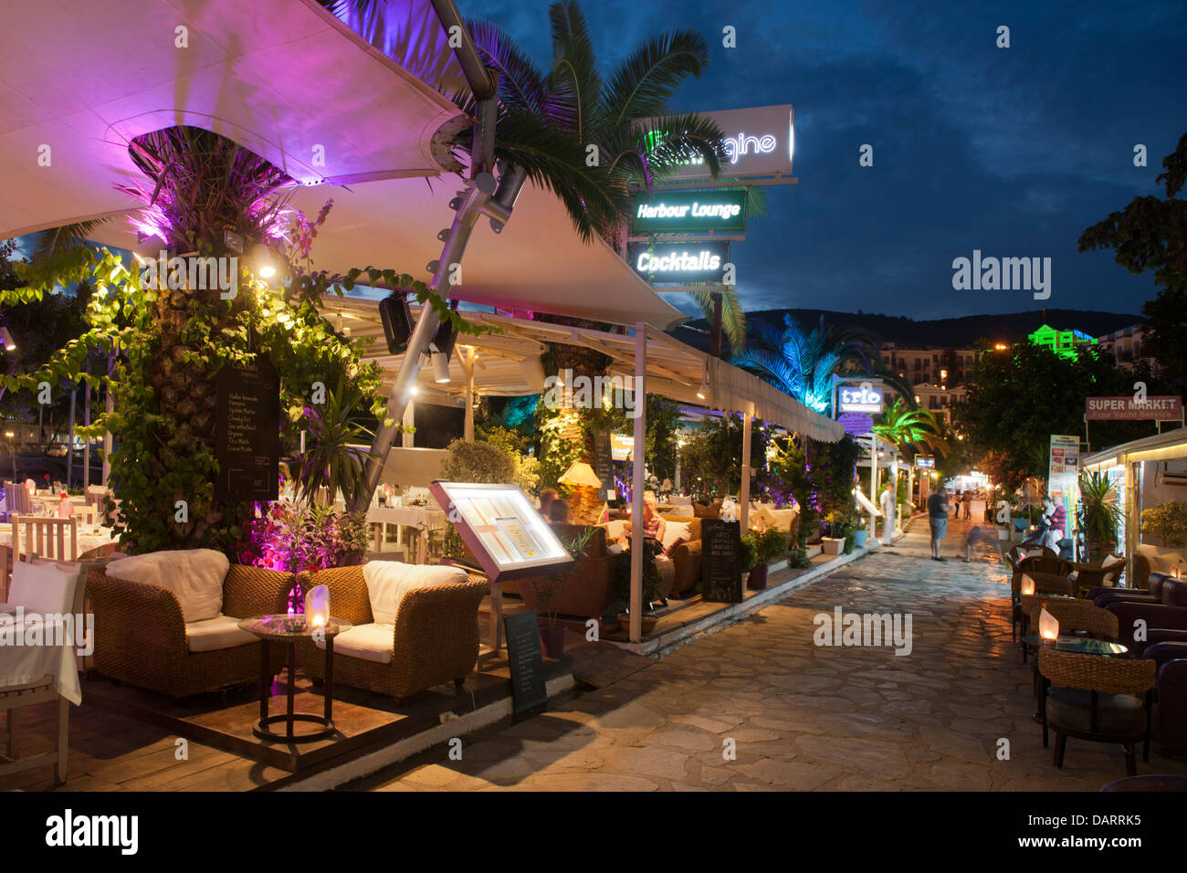 Asien, Türkei, Provinz Antalya, Kalkan, Restaurantgasse am Hafen mit