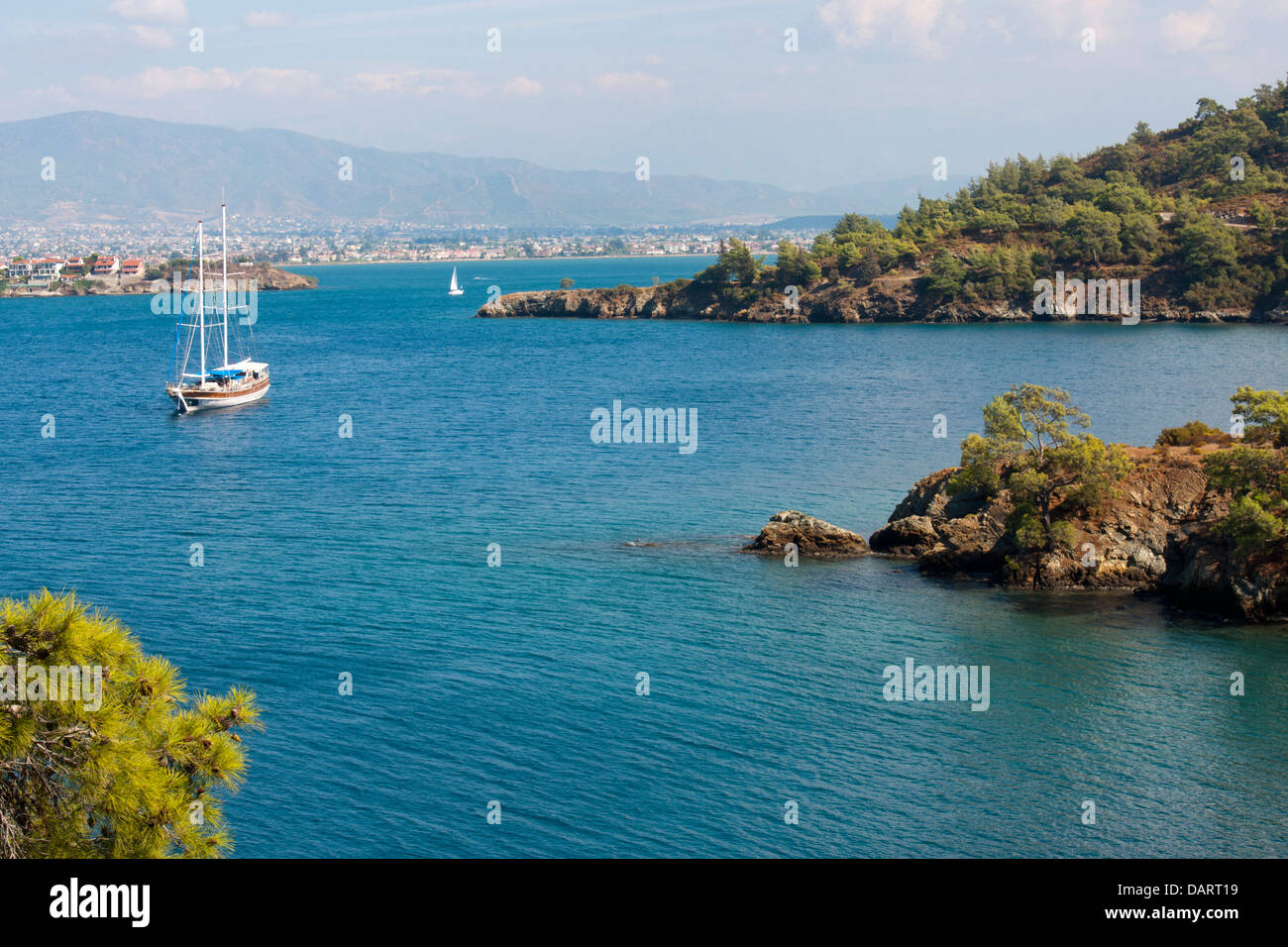 Asien, Türkei, Provinz Mugla, Fethiye, Blick von Fethiye Halbinsel über den Golf von Fethiye auf die Stadt Stock Photo