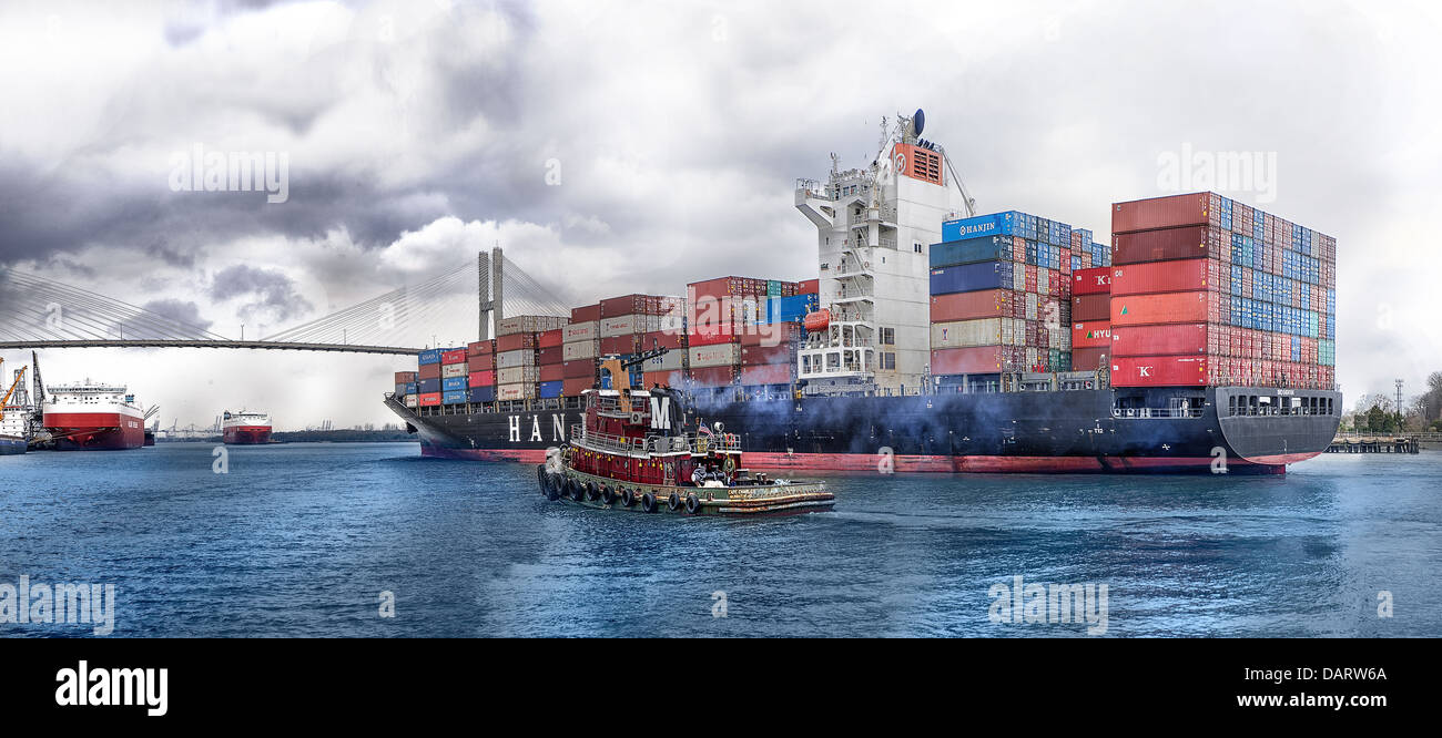 An editorial image of a container ship leaving the Port of Savannah,Georgia,USA Stock Photo