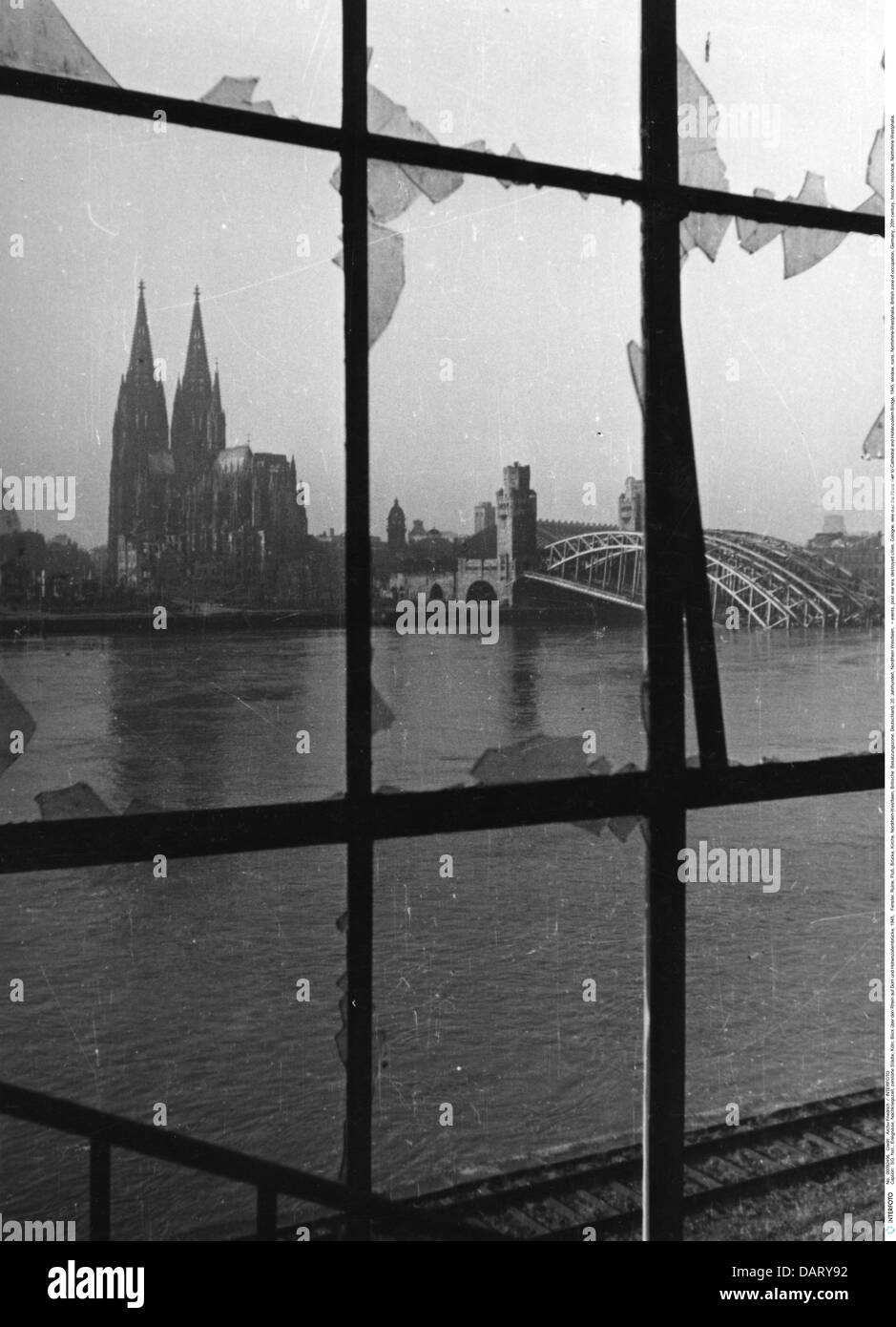 events, post war era, destroyed cities, Cologne, view over the Rhine river to Cathedral and Hohenzollern Bridge, 1945, Additional-Rights-Clearences-Not Available Stock Photo