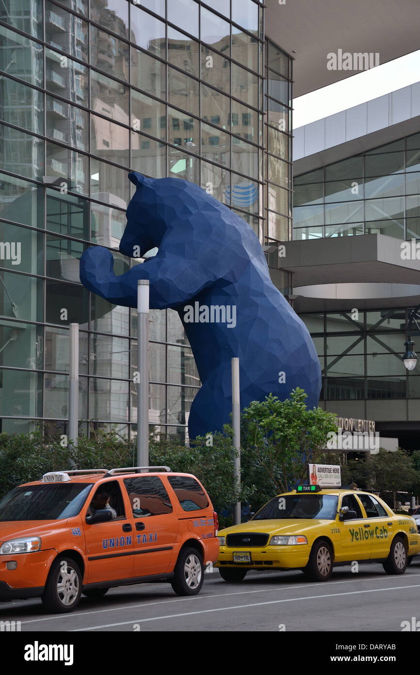 Blue bear statue at the Colorado Convention Center, Denver, U.S.A. By