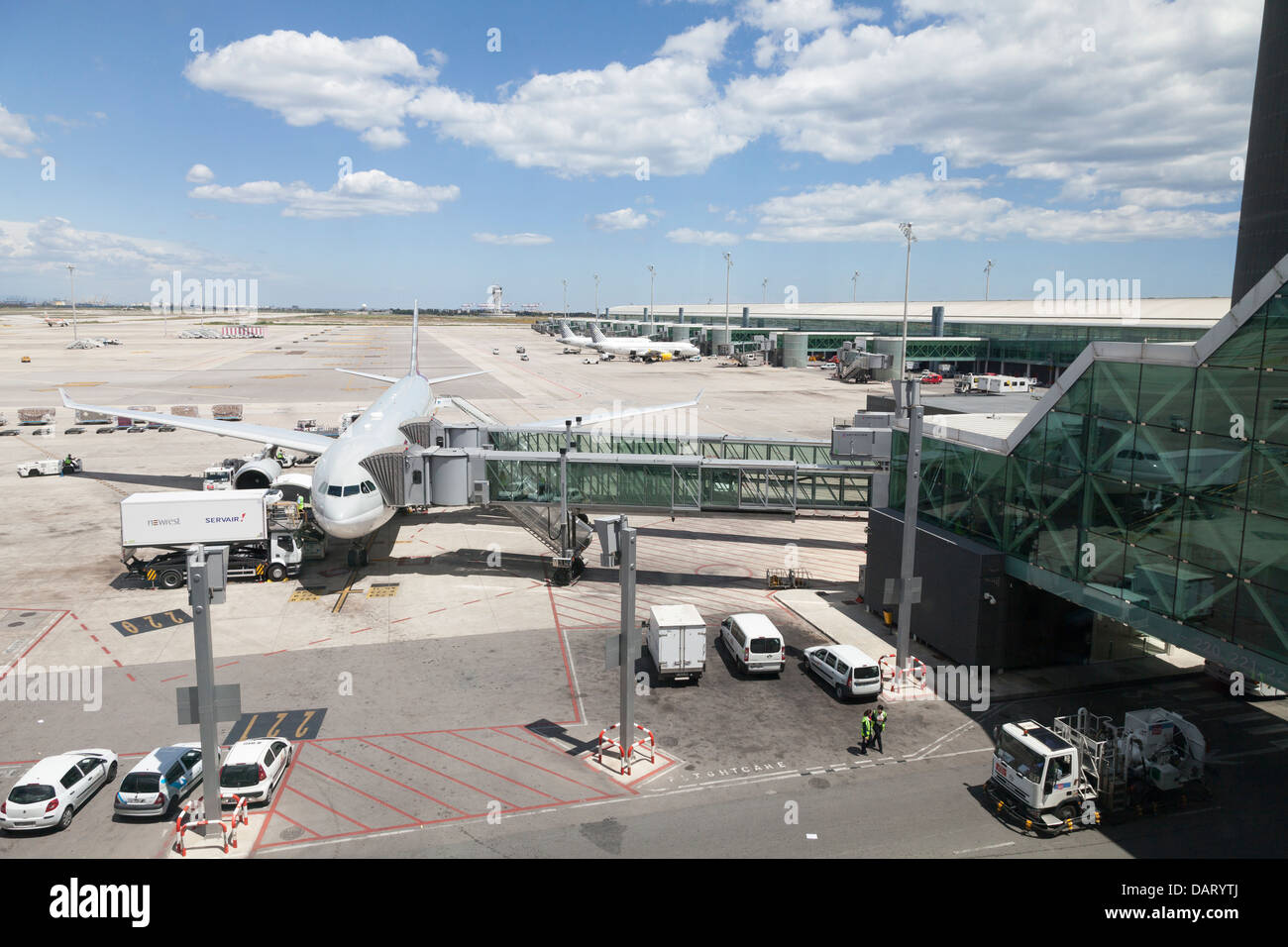 Barcelona airport exterior hi-res stock photography and images - Alamy