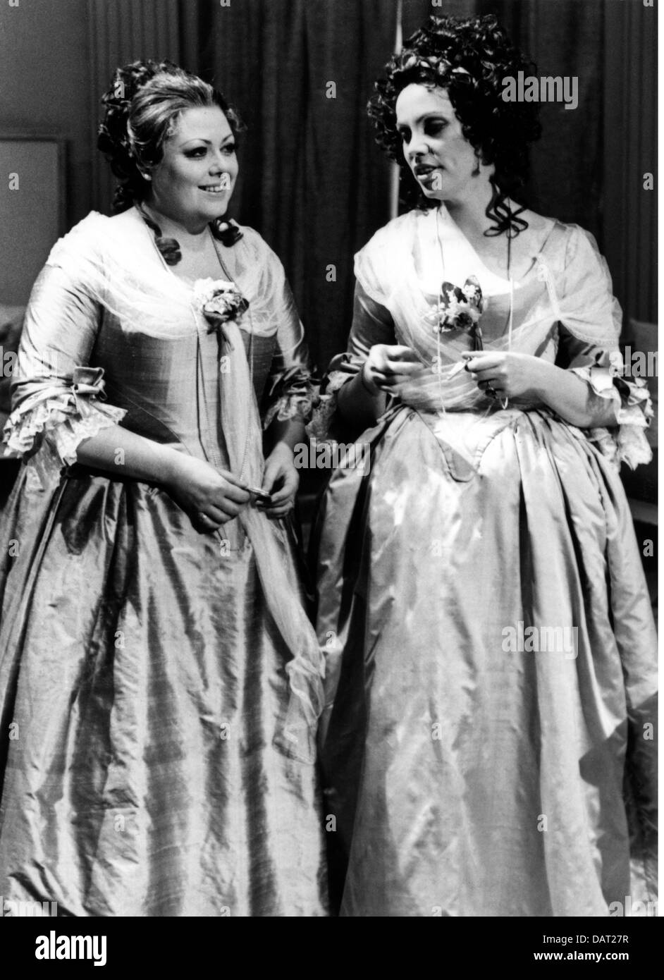 theatre, opera, 'Cosi fan Tutte', music by Wolfgang Amadeus Mozart, libretto by Lorenzo della Ponte, scene with Margaret Price (Fiordiligi) and Brigitte Fassbaender (Dorabella), performance at Bayerische Staatsoper, Munich, 25.2.1978, Additional-Rights-Clearences-Not Available Stock Photo