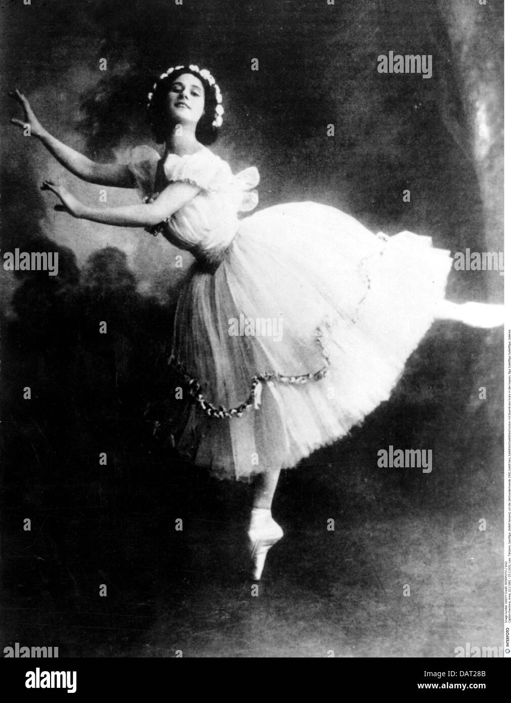 Pavlova, Anna, 12.2.1881 - 23.1.1931, Russian dancer, full length, ballet dancing, circa 1900, Stock Photo