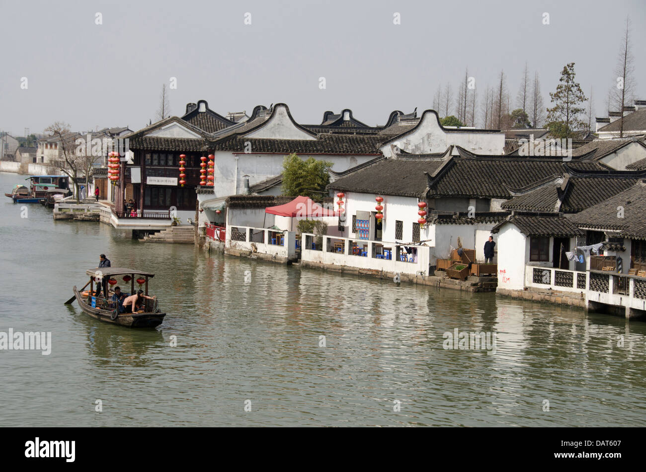 Shanghai waterfront boats hi-res stock photography and images - Alamy