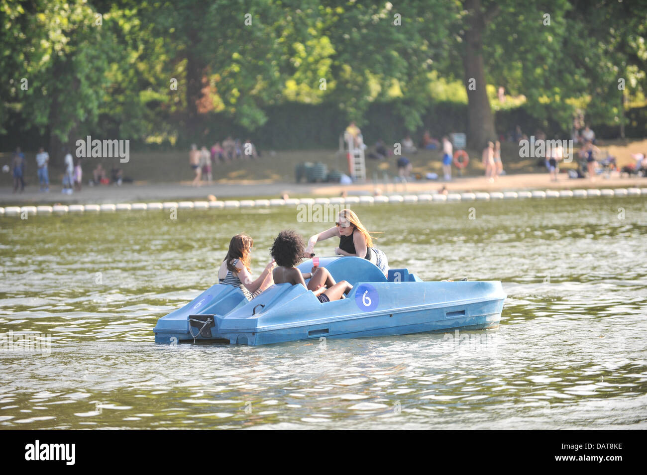 Serpentine hyde park pedalo hires stock photography and images Alamy