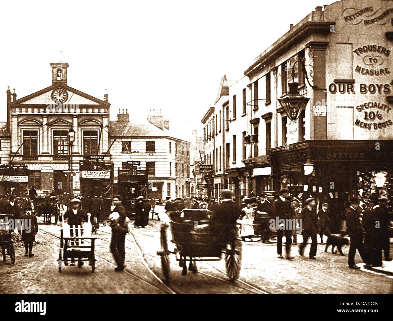 Luton Town Hall early 1900s Stock Photo Alamy