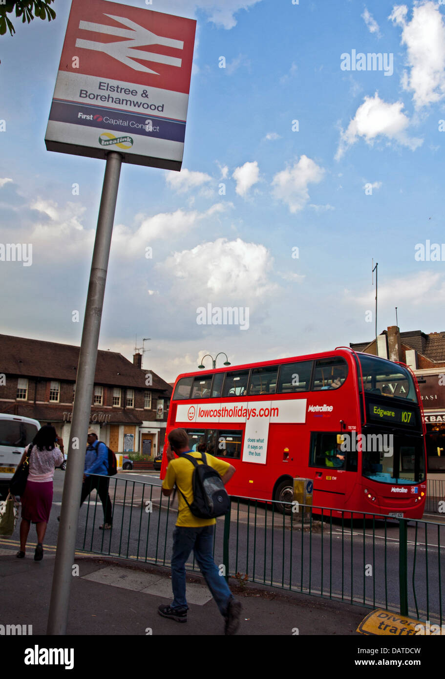 Elstree borehamwood railway station sign hires stock photography and