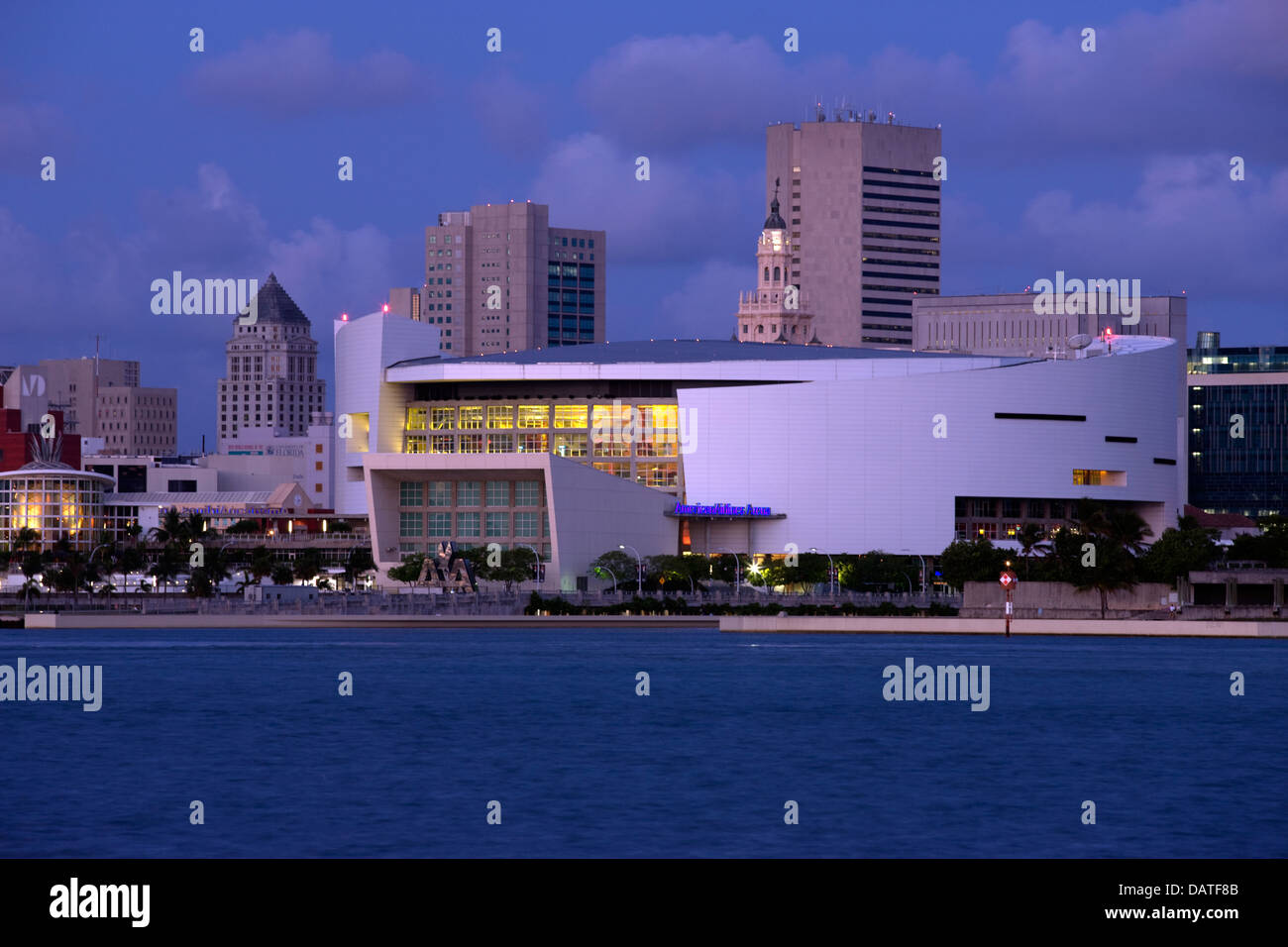 AMERICAN AIRLINES ARENA (©ARQUITECTONICA 1999) DOWNTOWN MIAMI FLORIDA USA Stock Photo