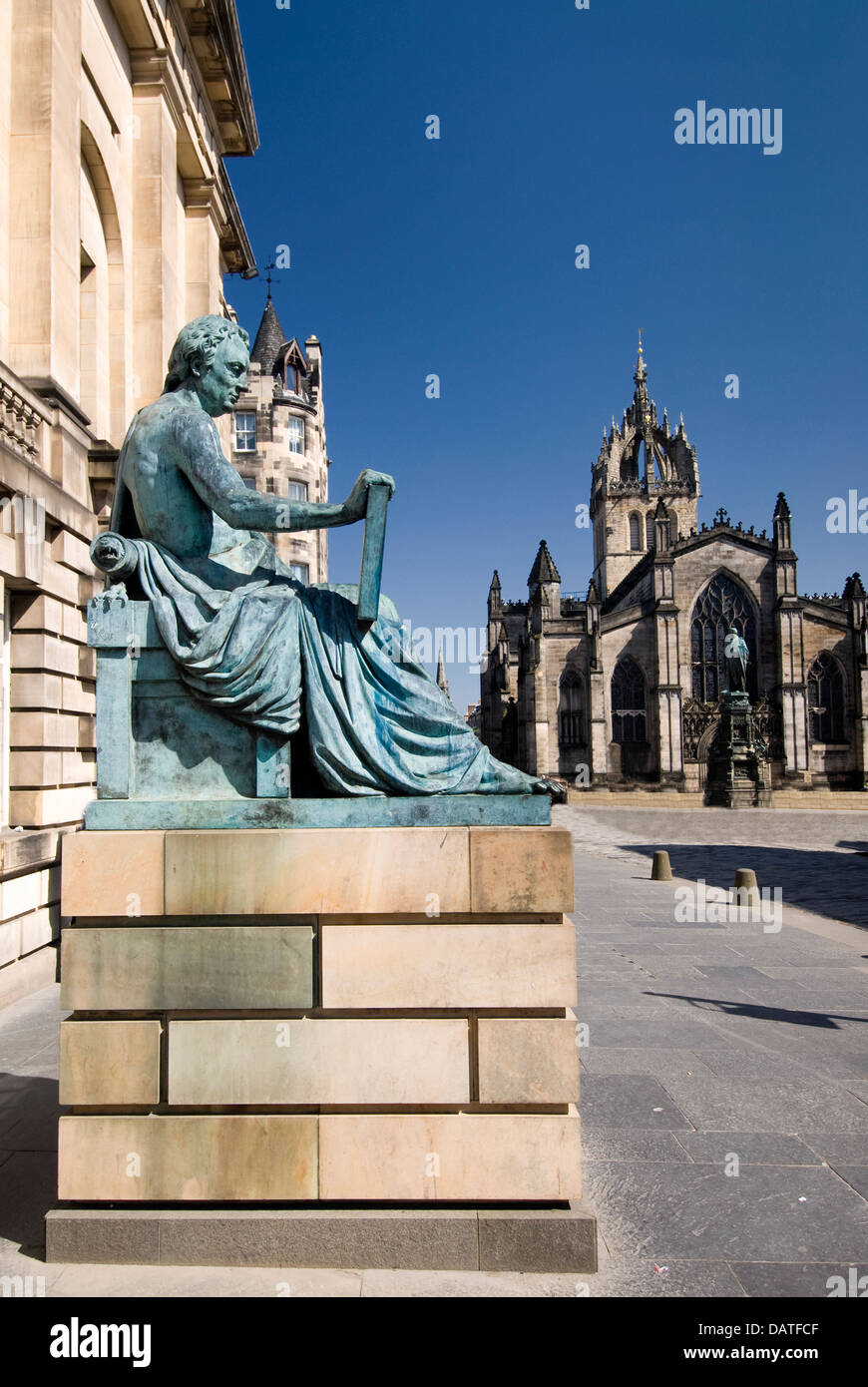 David Hume Statue with St. Giles Cathedral on the Royal Mile in Edinburgh, Scotland, UK Stock Photo