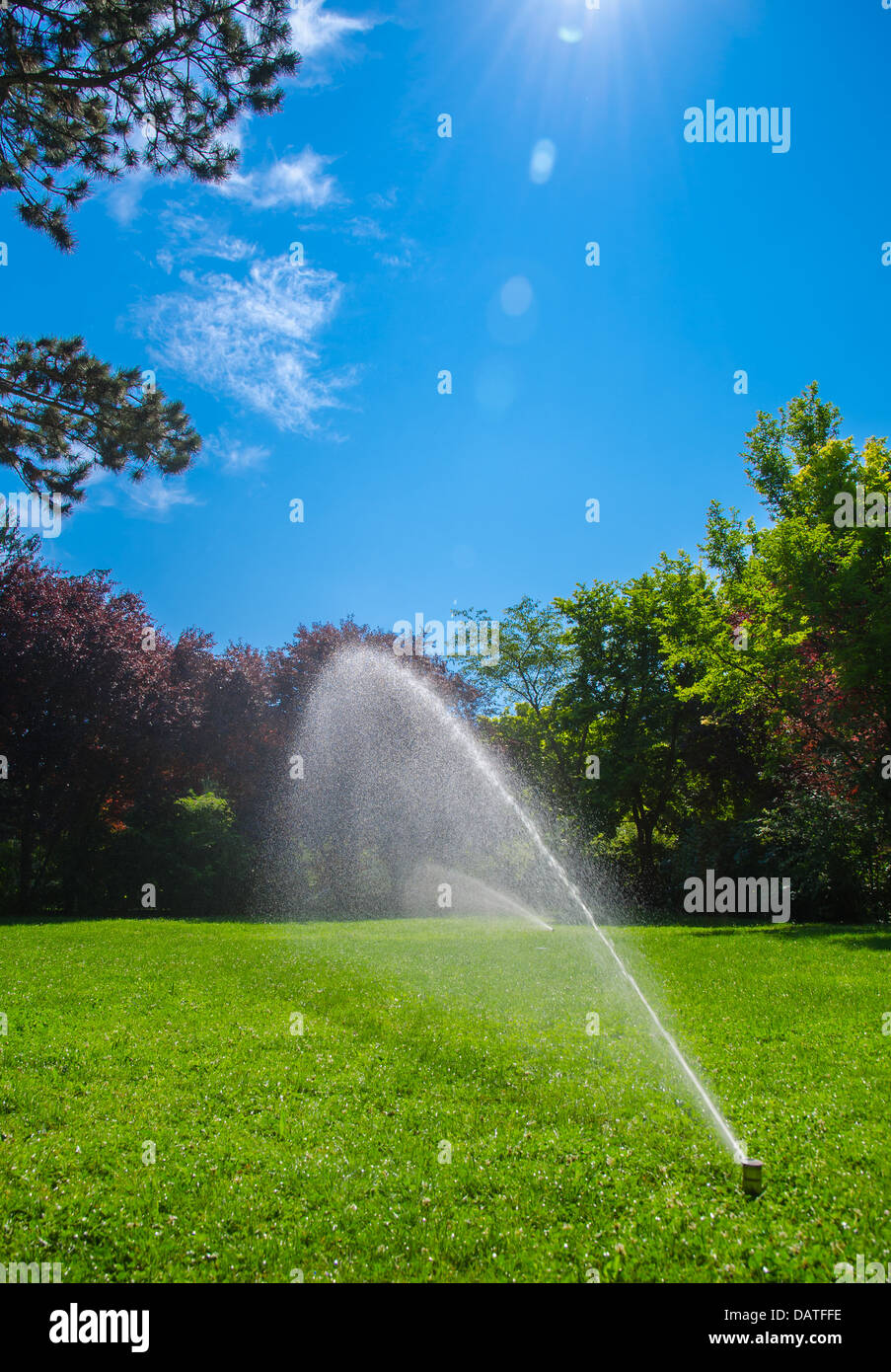 Lawn sprinkler hires stock photography and images Alamy