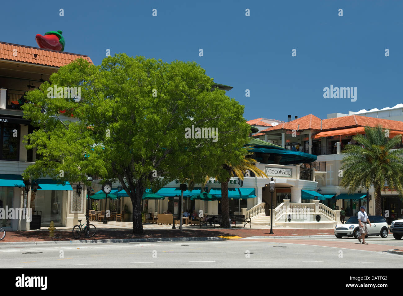COCO WALK SHOPPING MALL COCONUT GROVE MIAMI FLORIDA USA Stock Photo Alamy
