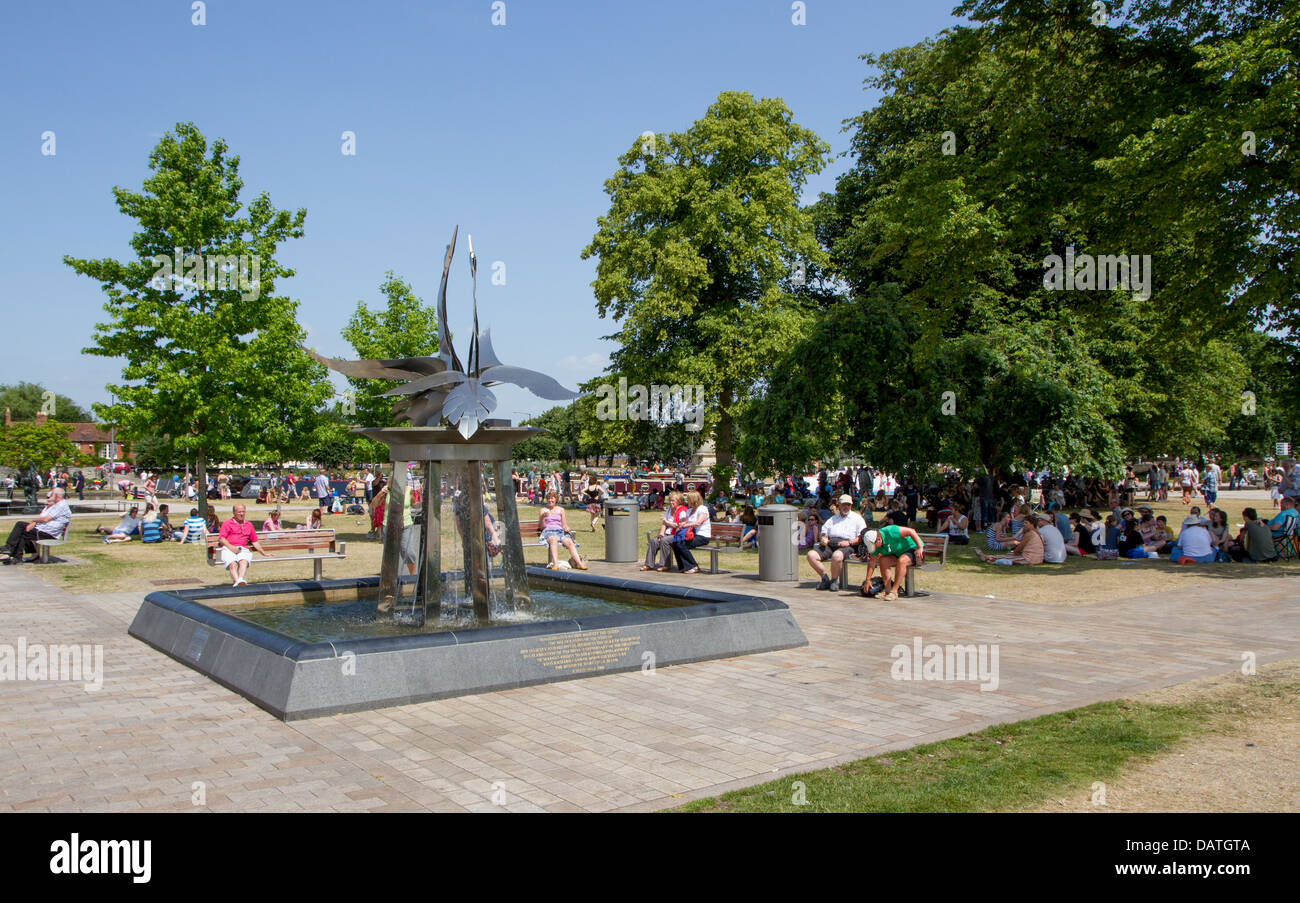 Country Artists Fountain in Bancroft Gardens, Stratford Upon Avon Stock Photo