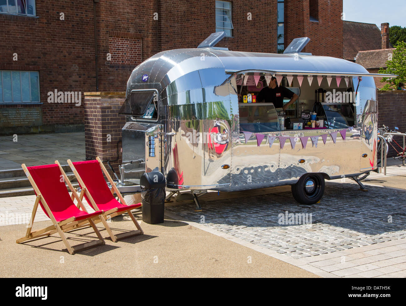 Retro catering trailer outside the Royal Shakespeare Theatre in Stratford Upon Avon Stock Photo