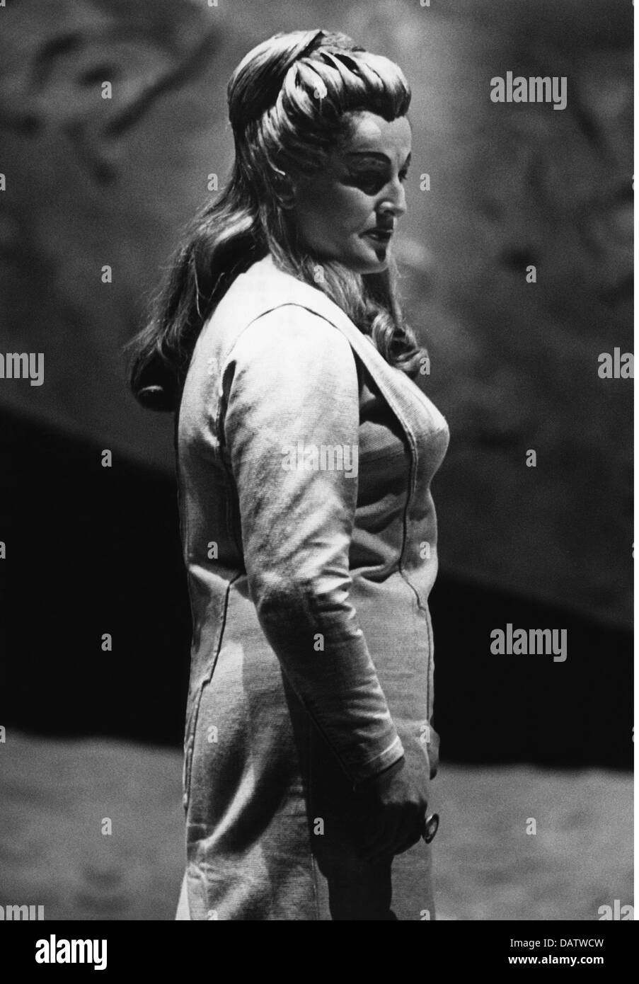 Nilsson, Märta Birgit, 17.5.1918 - 25.12.2005, Swedish singer (soprano), half length, as Brünnhilde, in the opera 'Götterdämmerung', director: Wolfgang Wagner, conductor: Rudolf Kempe, Bayreuth Festival, Bayreuth, 1961, Stock Photo