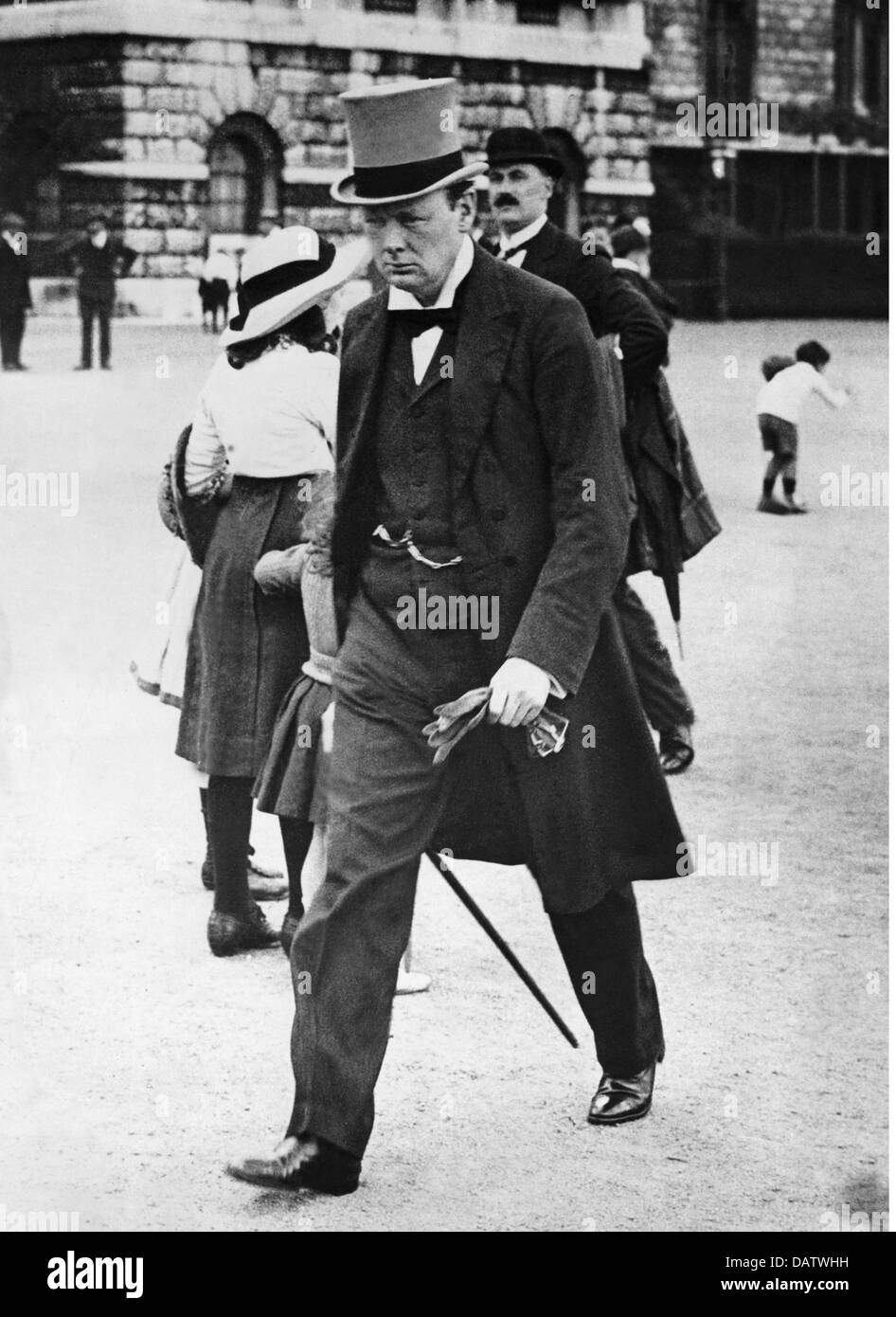 Churchill, Winston Spencer, 30.11.1874 - 24.1.1965, British politician (Cons.), First Lord of the Admiralty 1911 - 1915, full length, London, 1914, Stock Photo