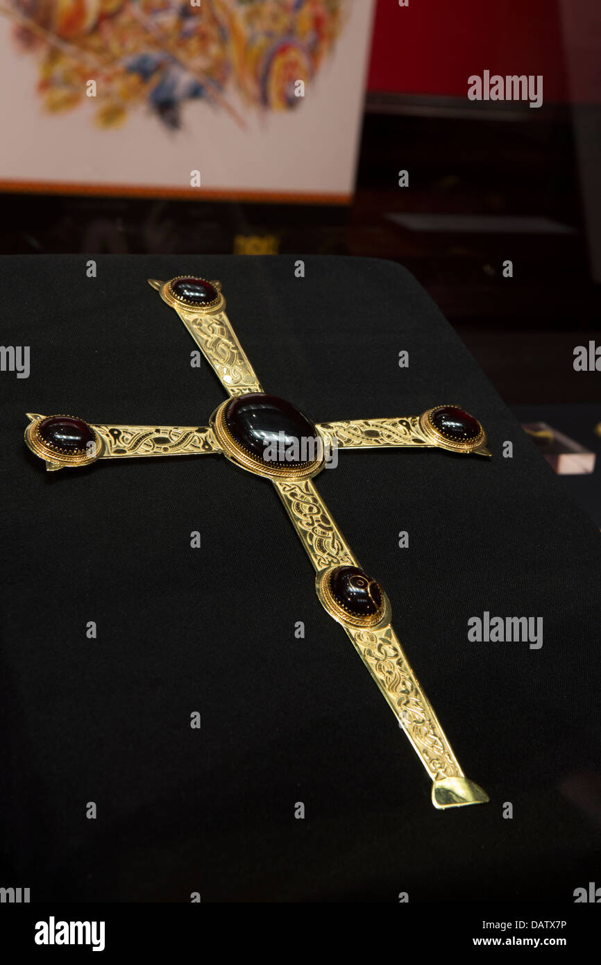UK, England, Birmingham, Art Gallery & Museum, recreation of gold cross found in the 2009 Saxon Hoard Stock Photo