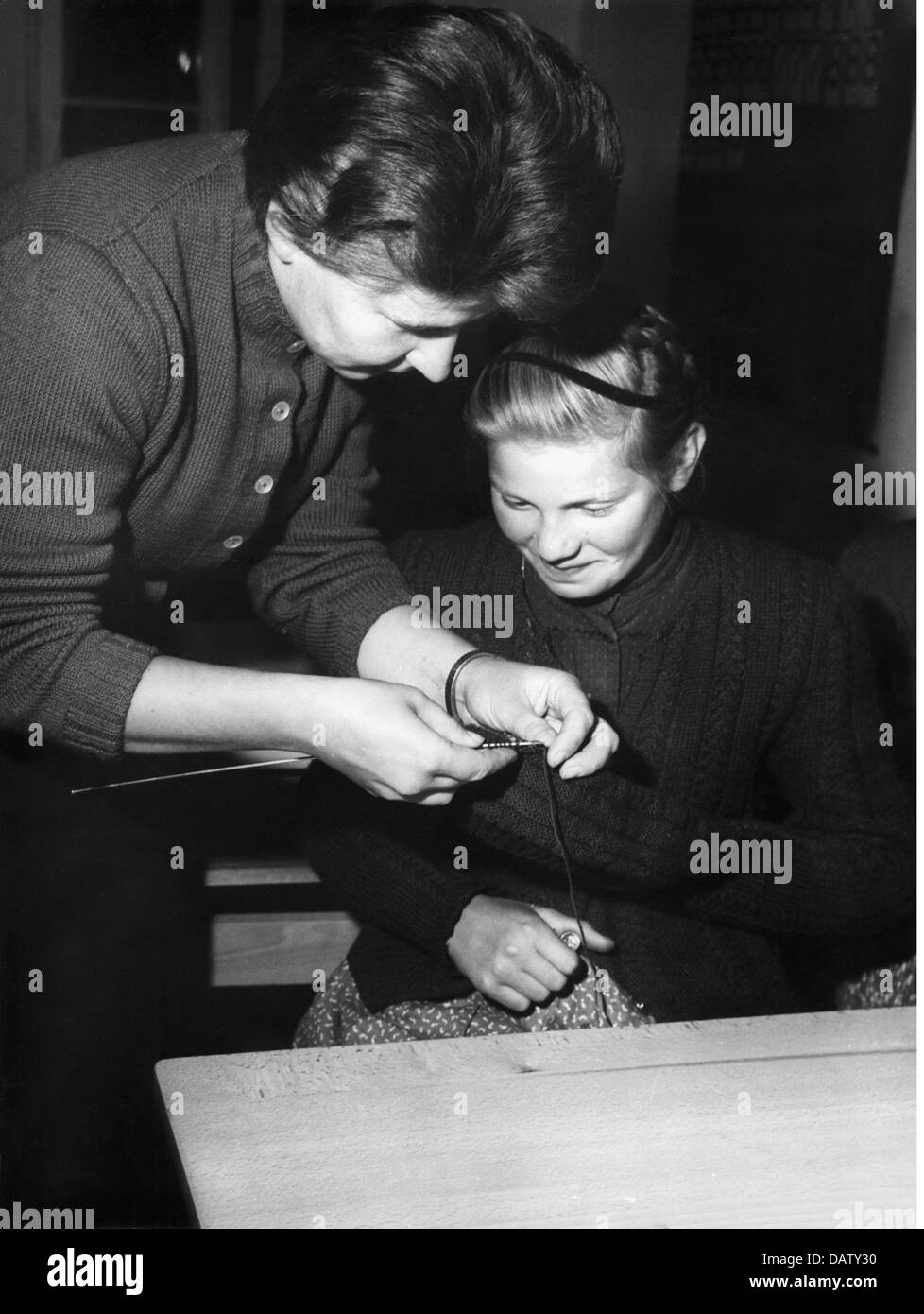 agriculture, mountain farmer, mother teaching her daughter how to knit, 1950s, Additional-Rights-Clearences-Not Available Stock Photo