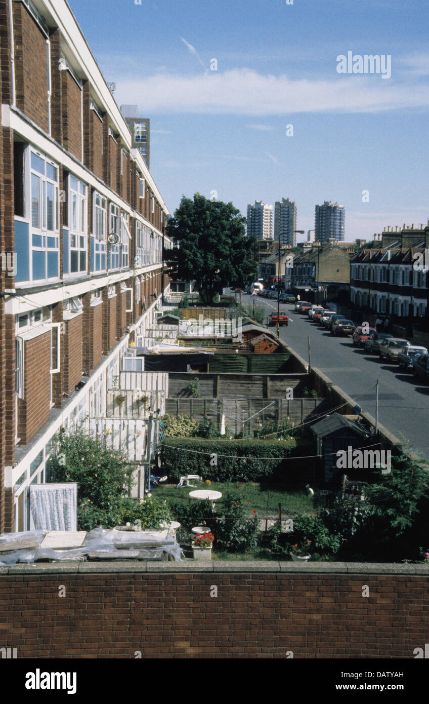 View of row of council flats in poor area of Peckham, London, SE15, England Stock Photo