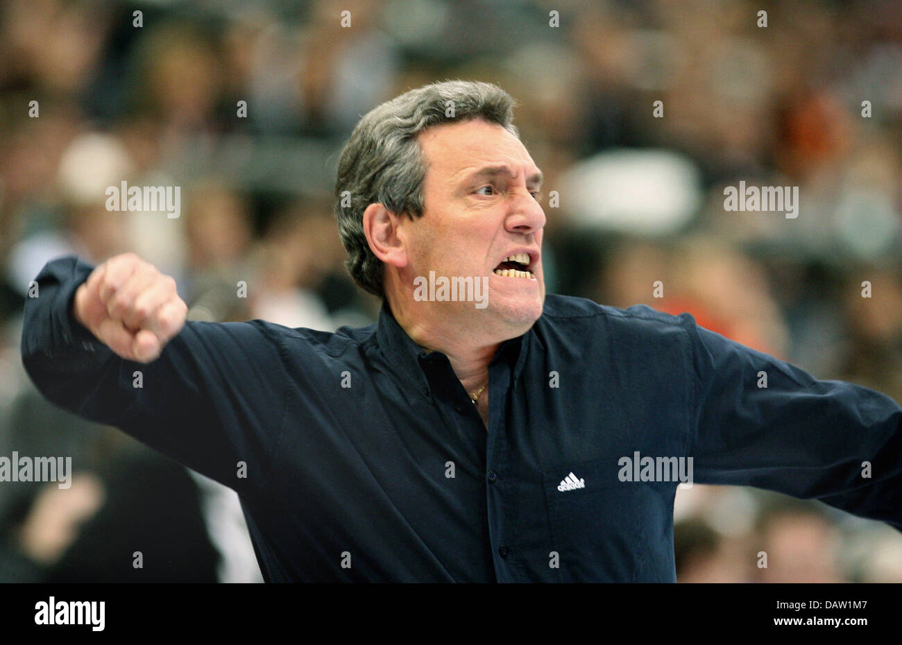 France's coach Claude Onesta gesticulates during the 3rd place match France vs. Denmark at the 2007 Handball World Championship in Cologne, Germany, Sunday 04 February 2007. Photo: Franz-Peter Tschauner Stock Photo