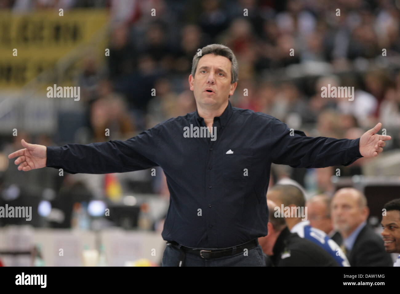 France's coach Claude Onesta gesticulates during the 3rd place match France vs. Denmark at the 2007 Handball World Championship in Cologne, Germany, Sunday 04 February 2007. Photo:  Oliver Berg Stock Photo