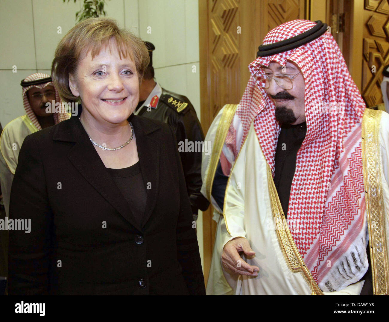 German Chancellor Angela Merkel meets King Abdullah Bin Abdulaziz al-Saud of Saudi Arabia in Riad, Saudi Arabia, Sunday 04 February 2007. Saudi Arabia is Merkel's second stop during her 4-day visit of four Arab countries.  Photo: Peer Grimm Stock Photo