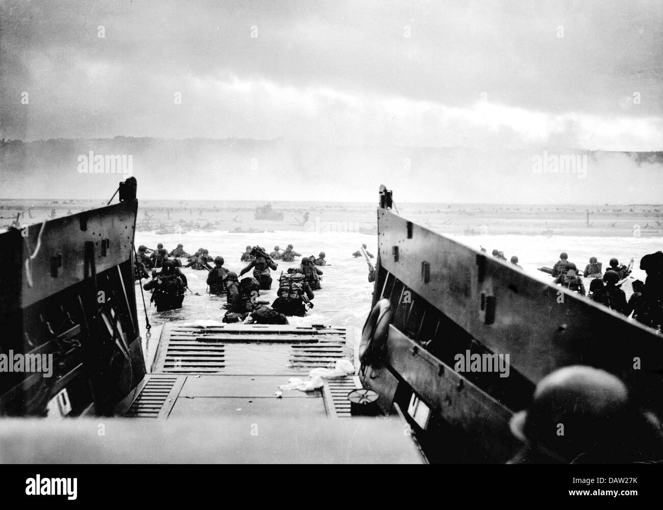 NORMANDY LANDINGS US troops wade ashore on Omaha Beach early on 6 June 1944 - see Description for details. Photo Robert Sargent Stock Photo