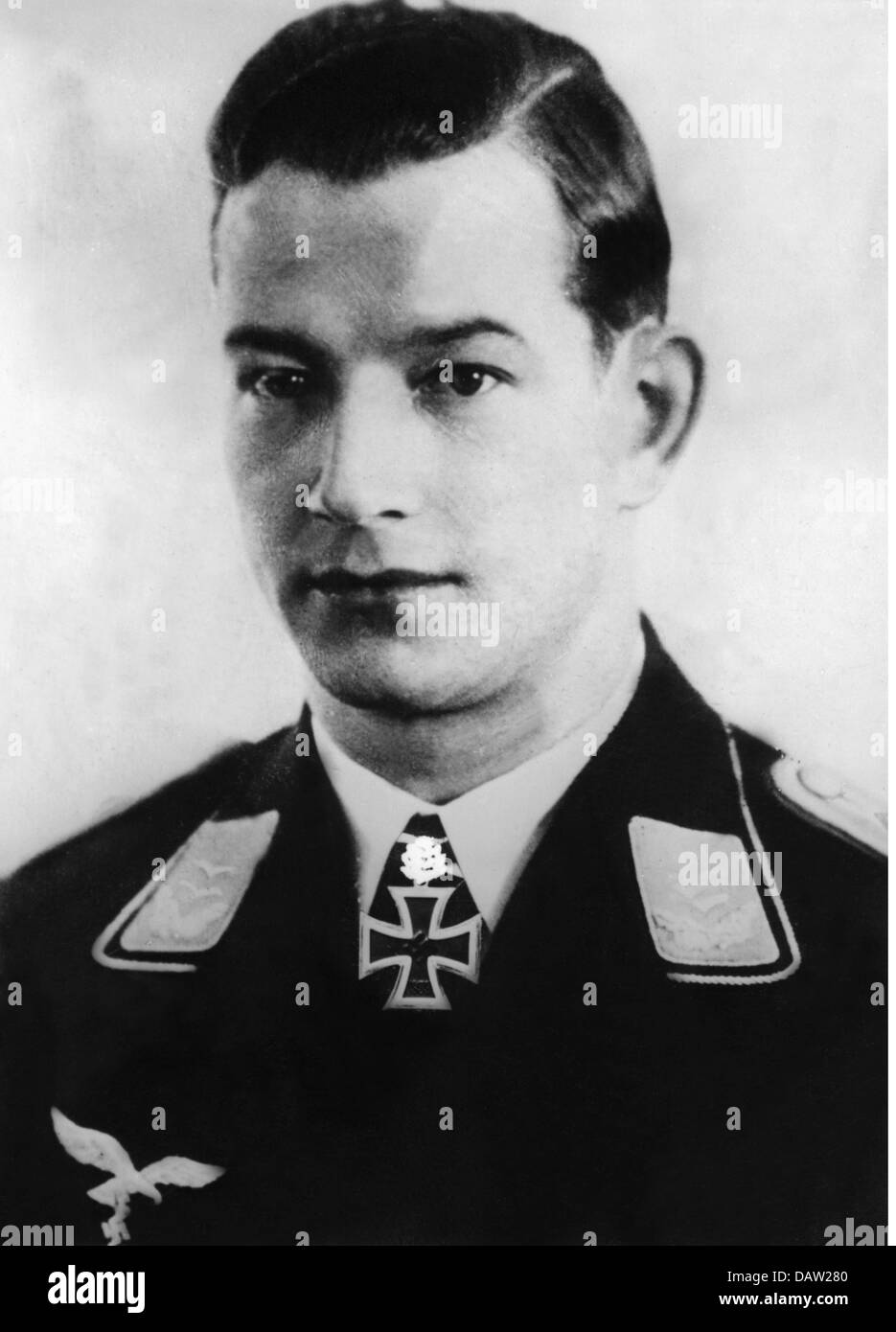 Joppien, Hermann-Friedrich 'Jupp', 19.7.1912 - 28.8.1941, German pilot, portrait, as captain, Group Commander, 1st Group, 51st Bomber Wing, with Knight's Cross, awarded 24.4.1941, Stock Photo
