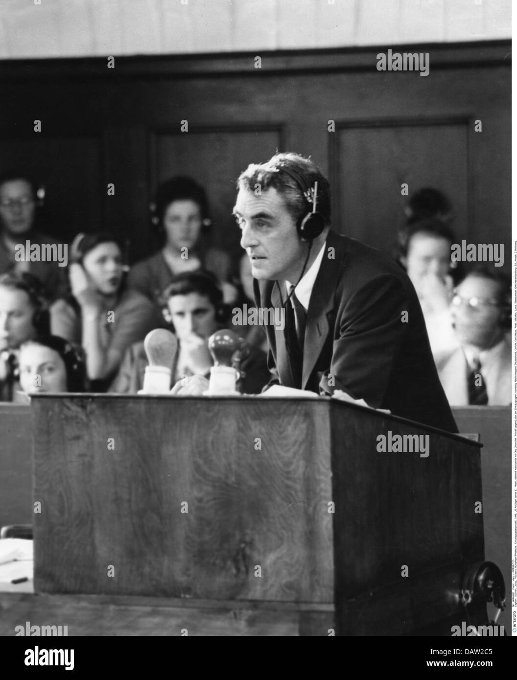 justice, Nuremberg Trials, Einsatzgruppen Trial, 1948, US prosecutor ames E. Heath during the cross examination of Otto Ohlendorf, Additional-Rights-Clearences-Not Available Stock Photo