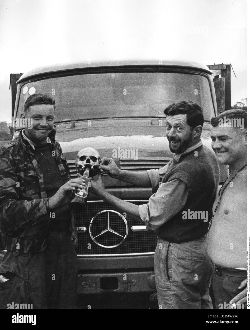 geography / travel, Congo, Simba uprising 1964 - 1965, mercenaries joking with a skull an a beer bottle, December 1964, Additional-Rights-Clearences-Not Available Stock Photo
