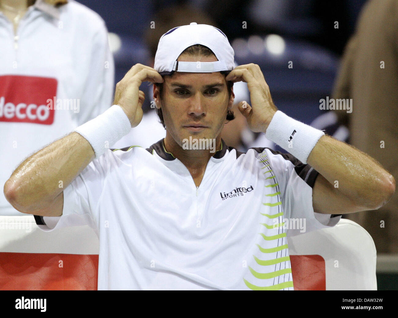 German tennis pro Tommy Haas takes a break during the Davis Cup match vs Croatian Mario Ancic in Krefeld, Germany, Friday, 09 February 2007. Photo: Roland Weihrauch Stock Photo