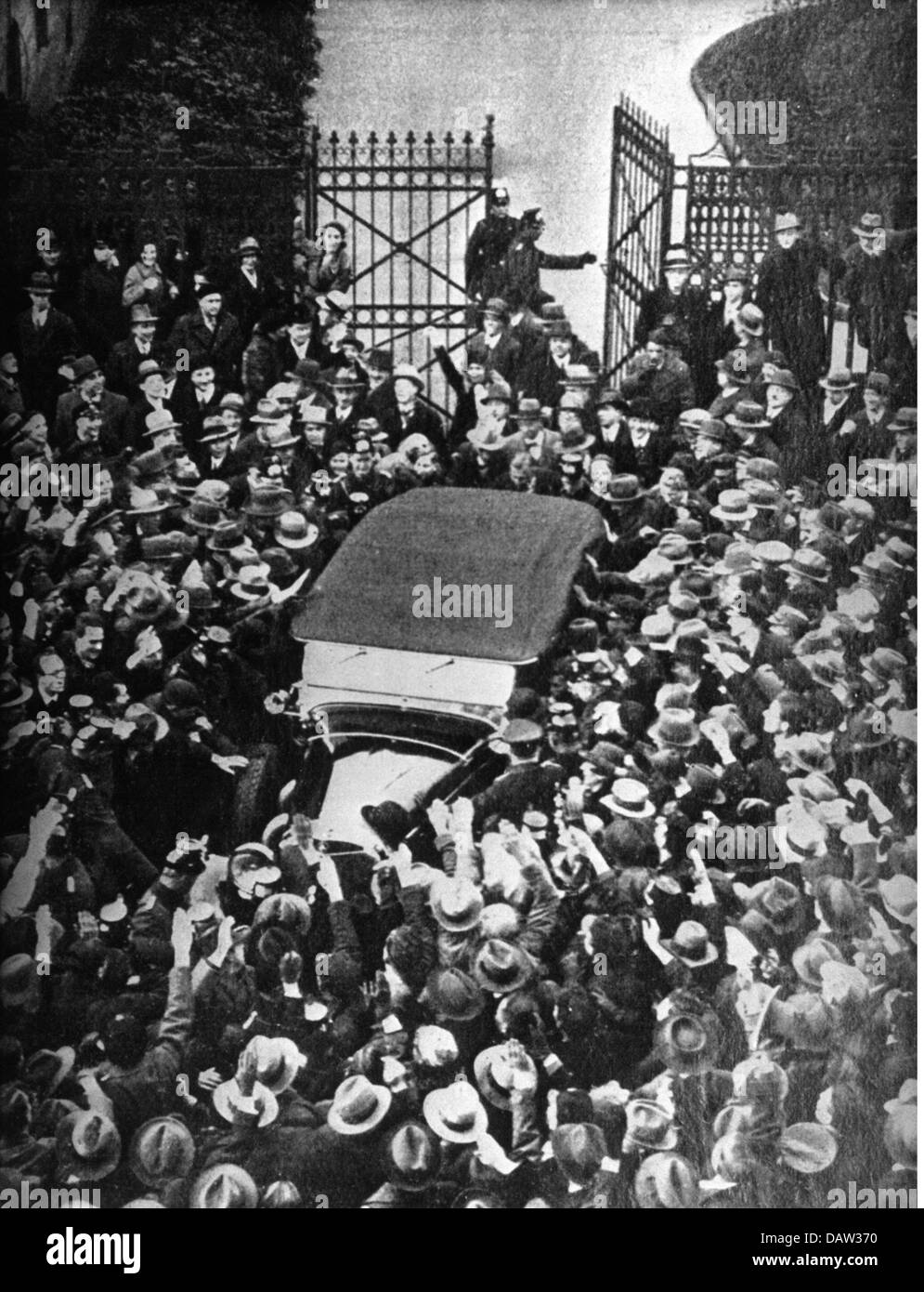 Hitler, Adolf, 20.4.1889 - 30.4.1945, German politician (NSDAP), visit to President of the Reich Paul von Hindenburg, departure from the Reichspräsidentenpalais, Berlin, 19.11.1932, Stock Photo