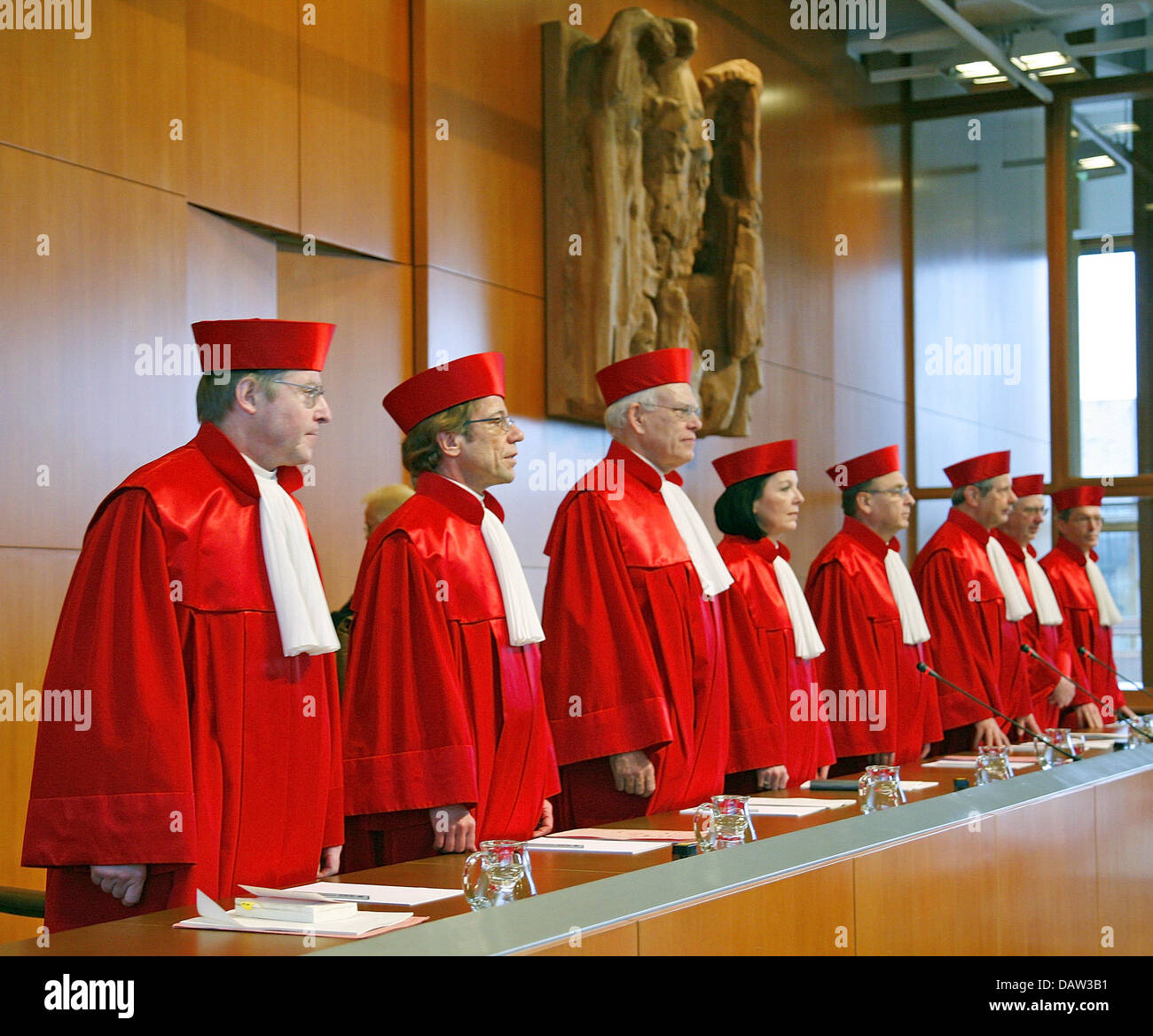 The President of the Federal Constitutional Court Hans-Juergen Papier proclaims the court's decision on the secret paternity tests in Karlsruhe, Germany, Tuesday, 13 February 2007. The court reinforced the legal invalidity of such tests. Photo: Bernd Wittek Stock Photo