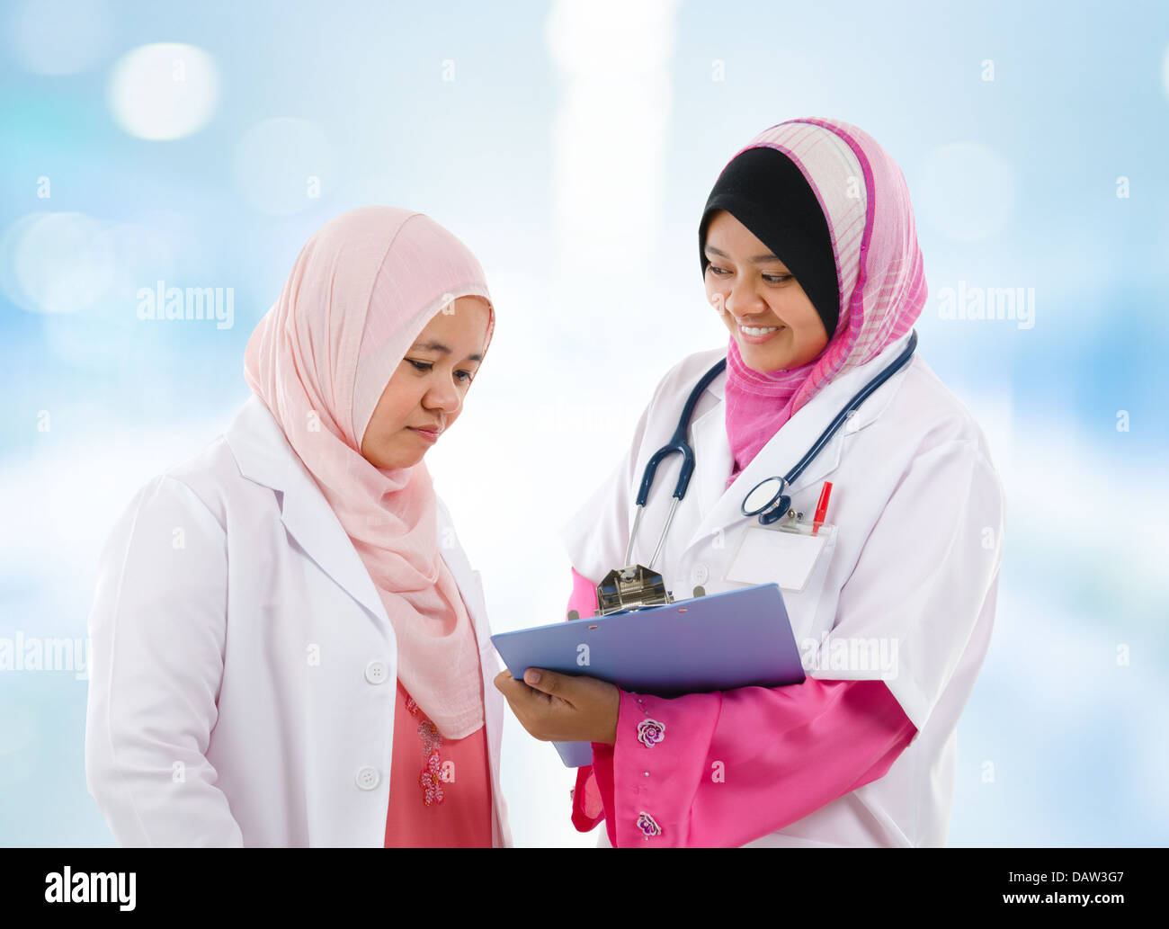 Врач мусульман. Врач мусульманин. Мусульманские врачи. Мусульманка доктор. Мусульманки медики.