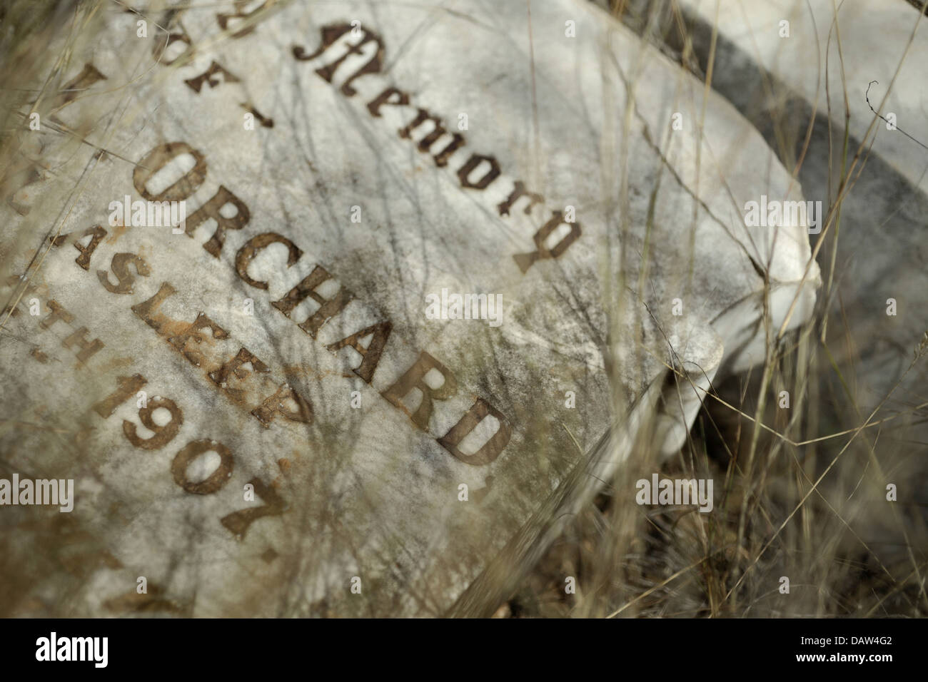 A broken tombstone dating from the diamond rush near Barkly West, South Africa Stock Photo