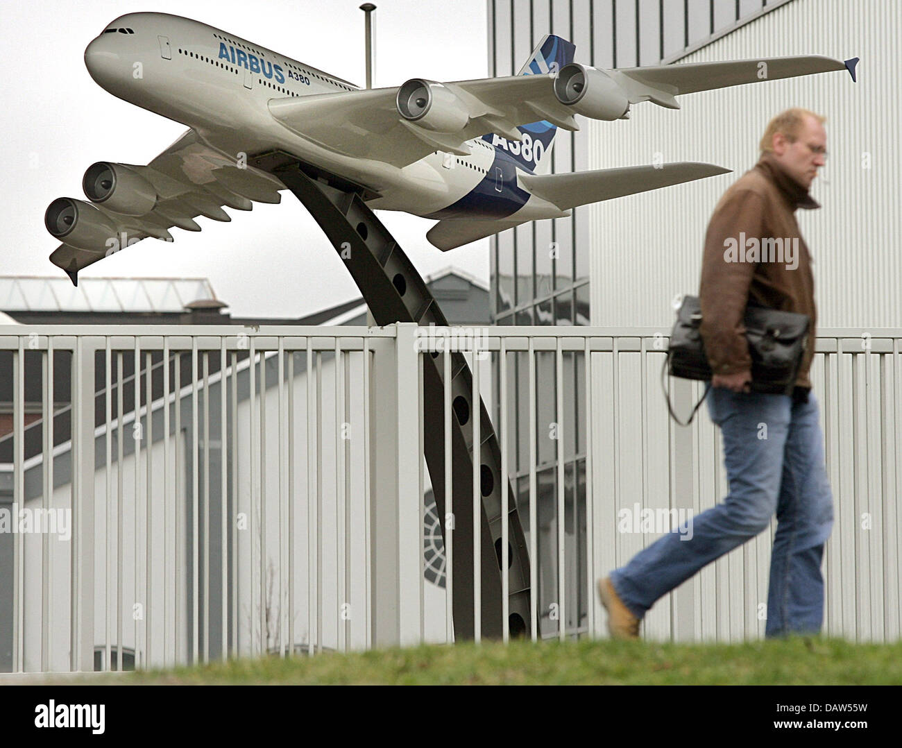 An employee of the Airbus plant Nordenham leaves the company grounds in front of an Airbus A380 model in Nordenham, Germany, Tuesday, 20 February 2007. The French Prime Minister had announced that 10.000 jobs were to be cut at Airbus Europe wide. Photo: Ingo Wagner Stock Photo